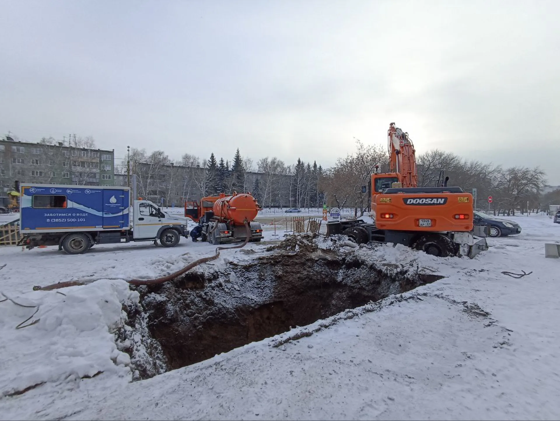Жители нескольких улиц Барнаула остались без воды из-за коммунальной аварии