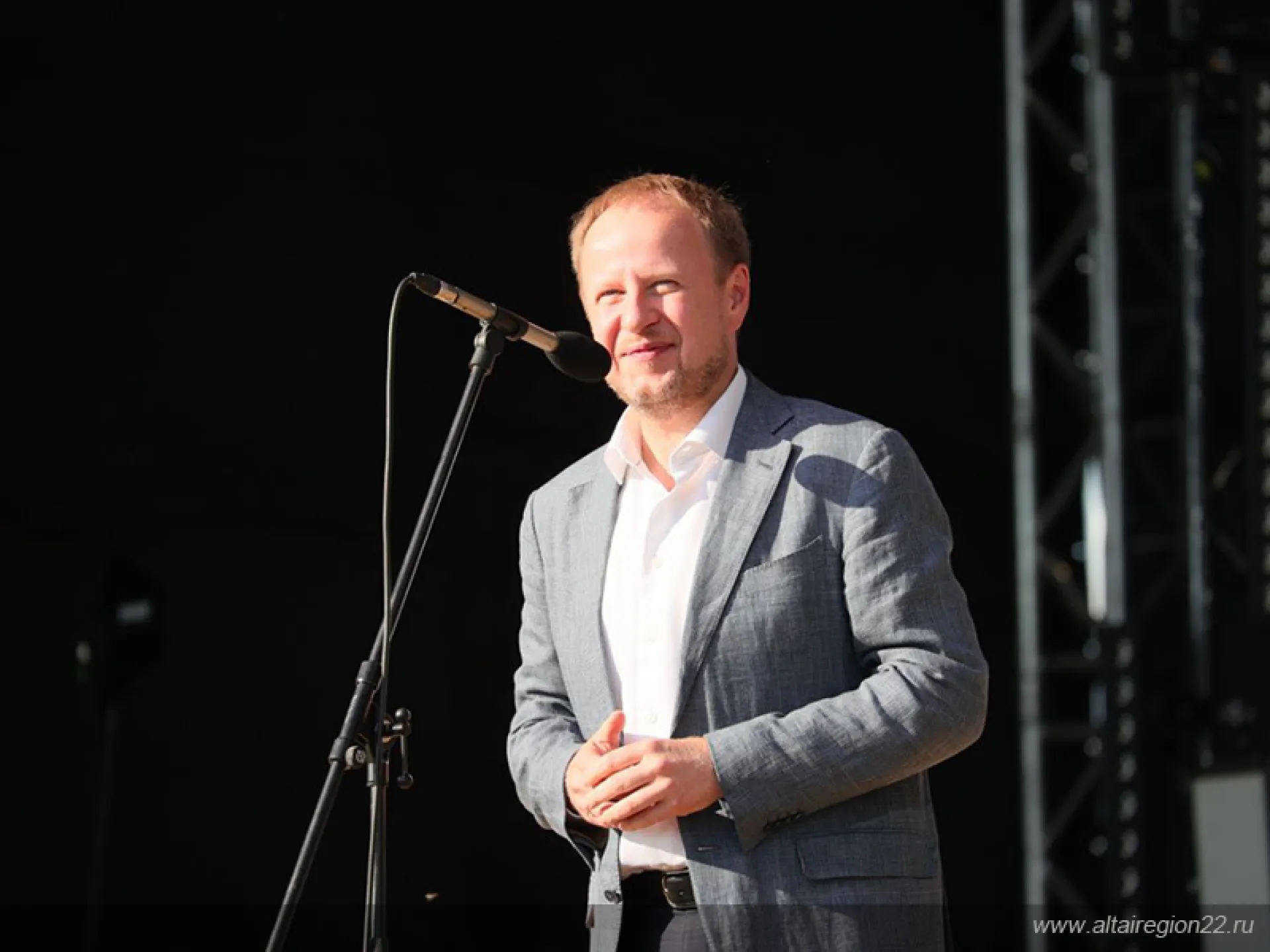 «В вашей памяти продолжается его жизнь»: Виктор Томенко обратился к участникам и гостям фестиваля имени Михаила Евдокимова «В вашей памяти продолжается его жизнь»: Виктор Томенко обратился к участникам и гостям фестиваля имени Михаила Евдокимова