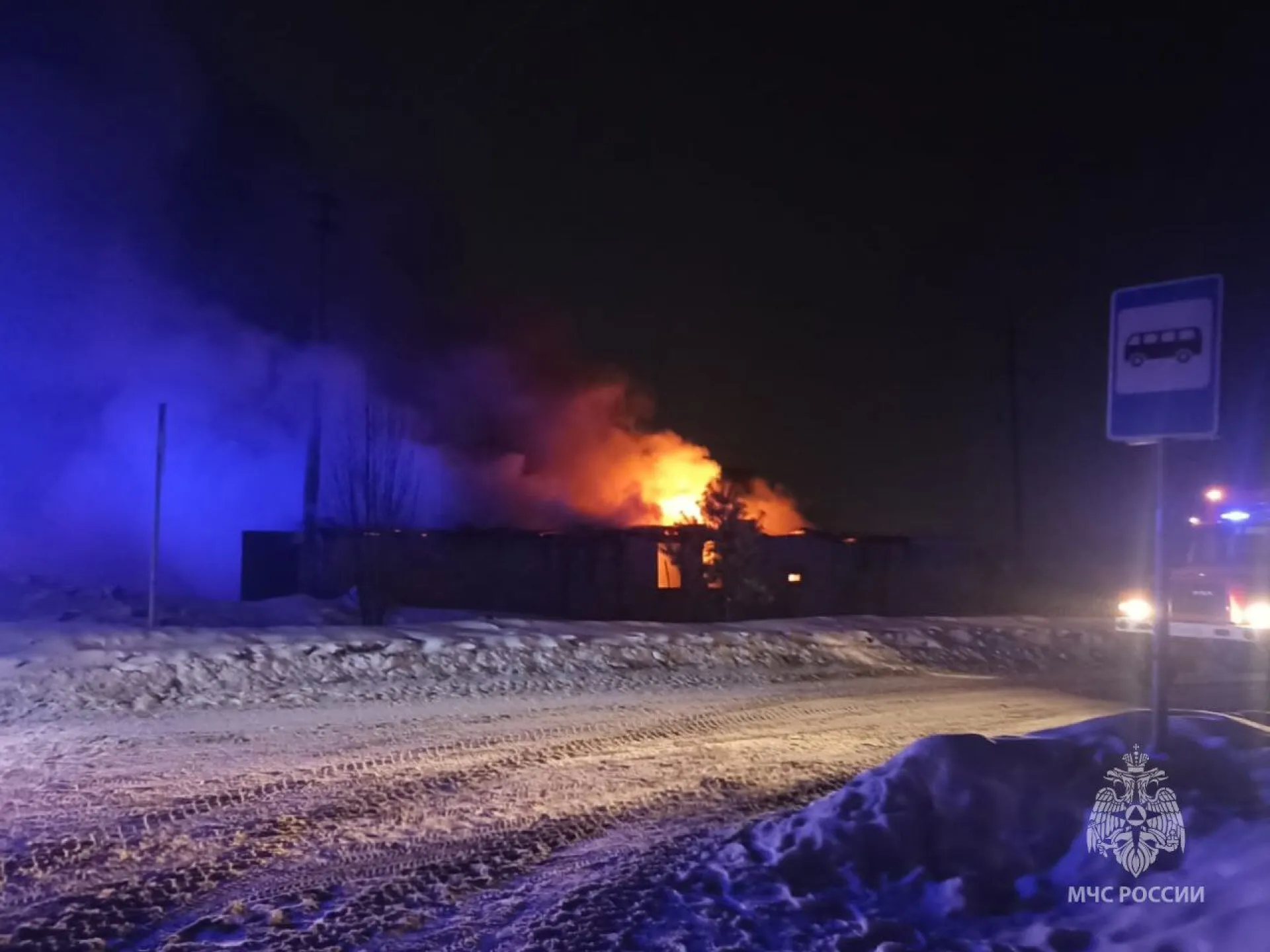 На пожаре в Барнауле спасен человек На пожаре в Барнауле спасен человек