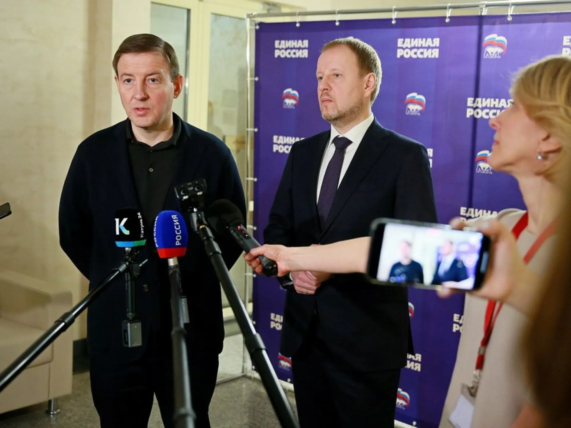 Андрей Турчак поддержал выдвижение кандидатуры Виктора Томенко на пост губернатора Алтайского края Андрей Турчак поддержал выдвижение кандидатуры Виктора Томенко на пост губернатора Алтайского края
