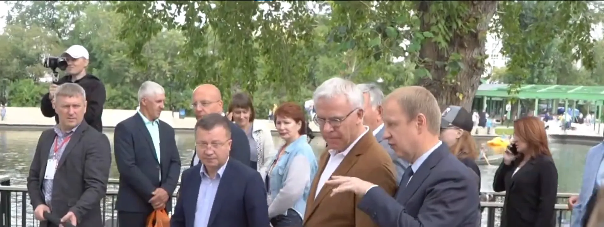 Виктор Томенко и депутат Госдумы Вячеслав Фетисов посетили фестиваль «Алтайские бренды» в Барнауле