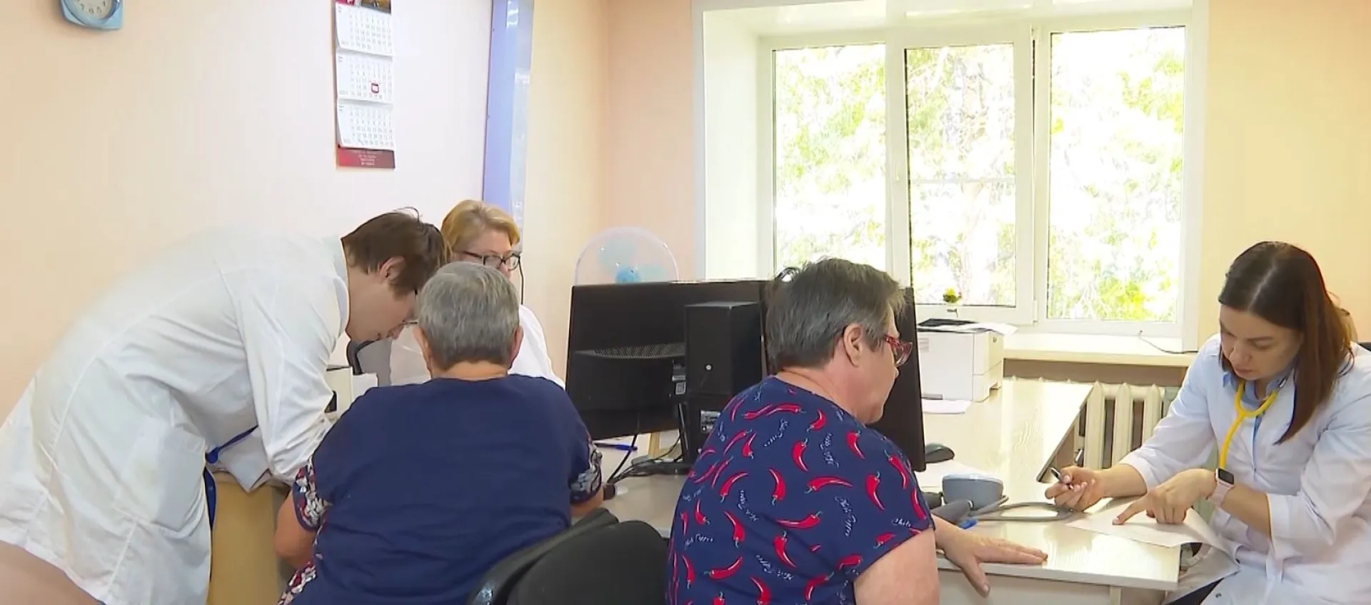 В 18 районах Алтайского края работают мобильные бригады для пенсионеров