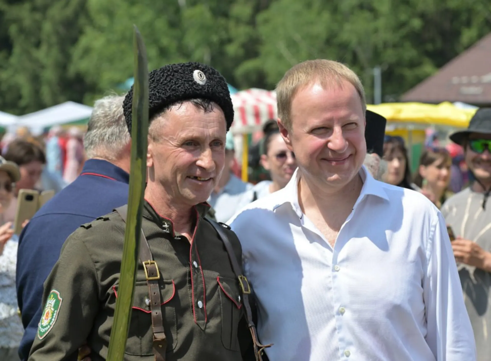 Губернатор Алтайского края посетил фестиваль «День России на Бирюзовой Катуни» Губернатор Алтайского края посетил фестиваль «День России на Бирюзовой Катуни»
