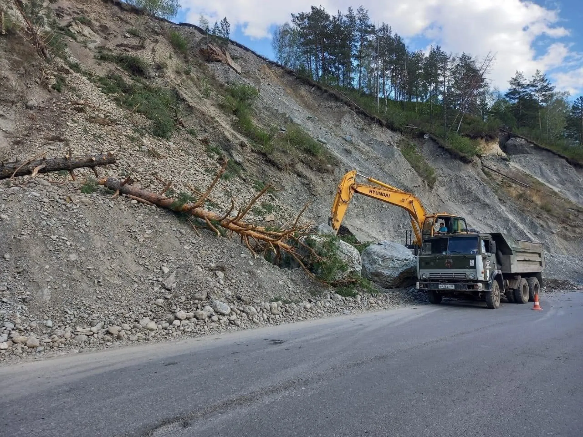 Временно ограничено движение на Чемальском тракте в Республике Алтай