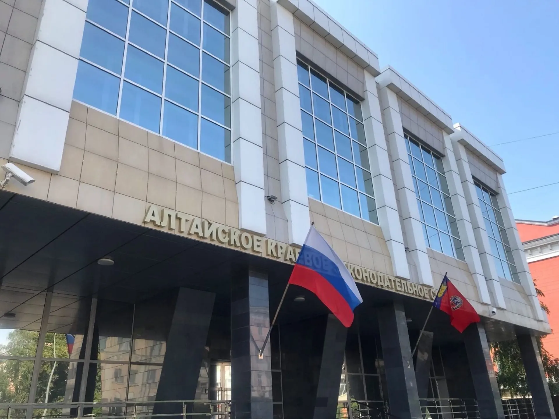 Право на получение жилья сиротами, участвующими в СВО, предлагают закрепить алтайские депутаты