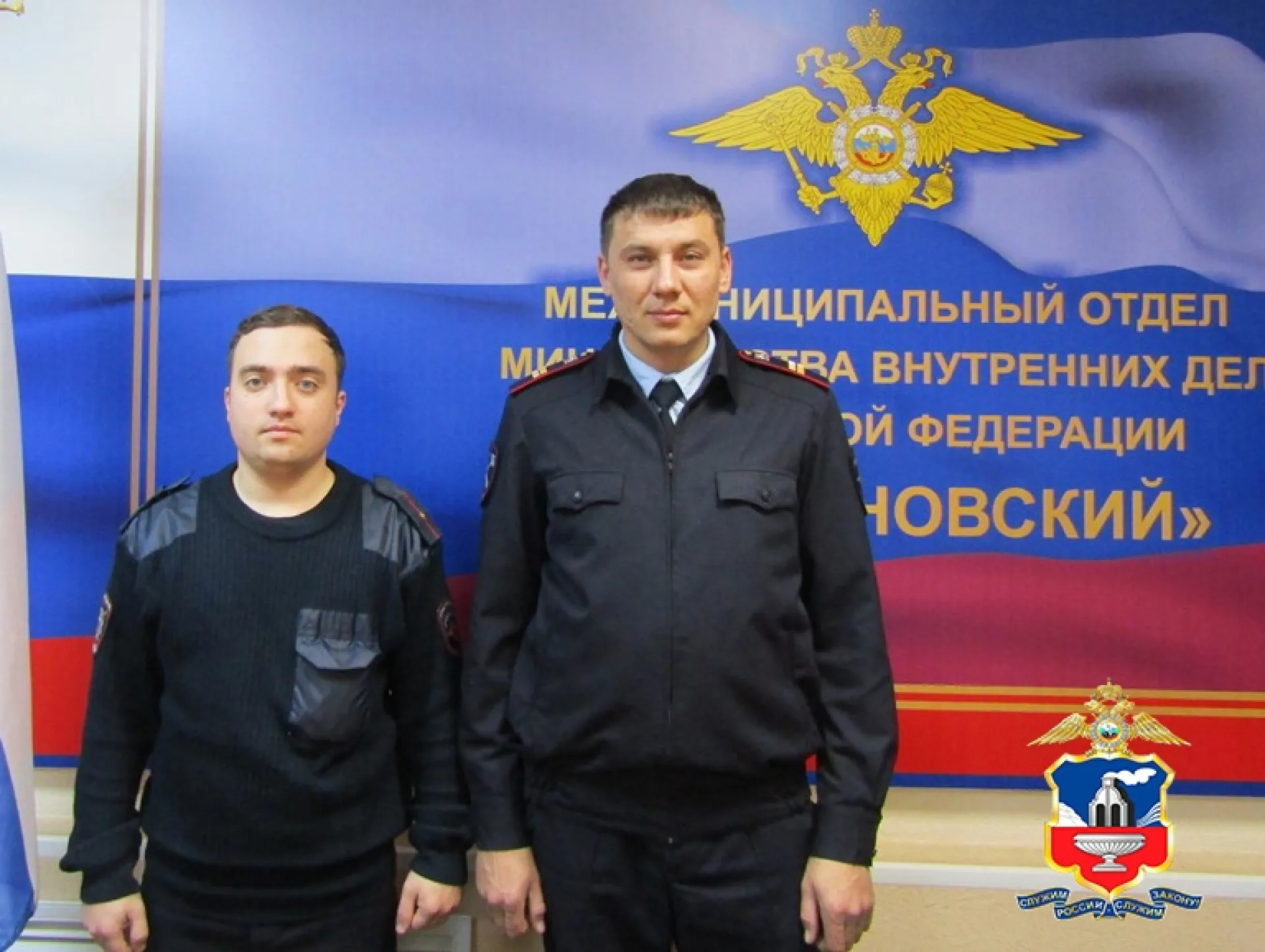 Полицейские спасли женщину, сорвавшуюся с моста в Кытмановском районе