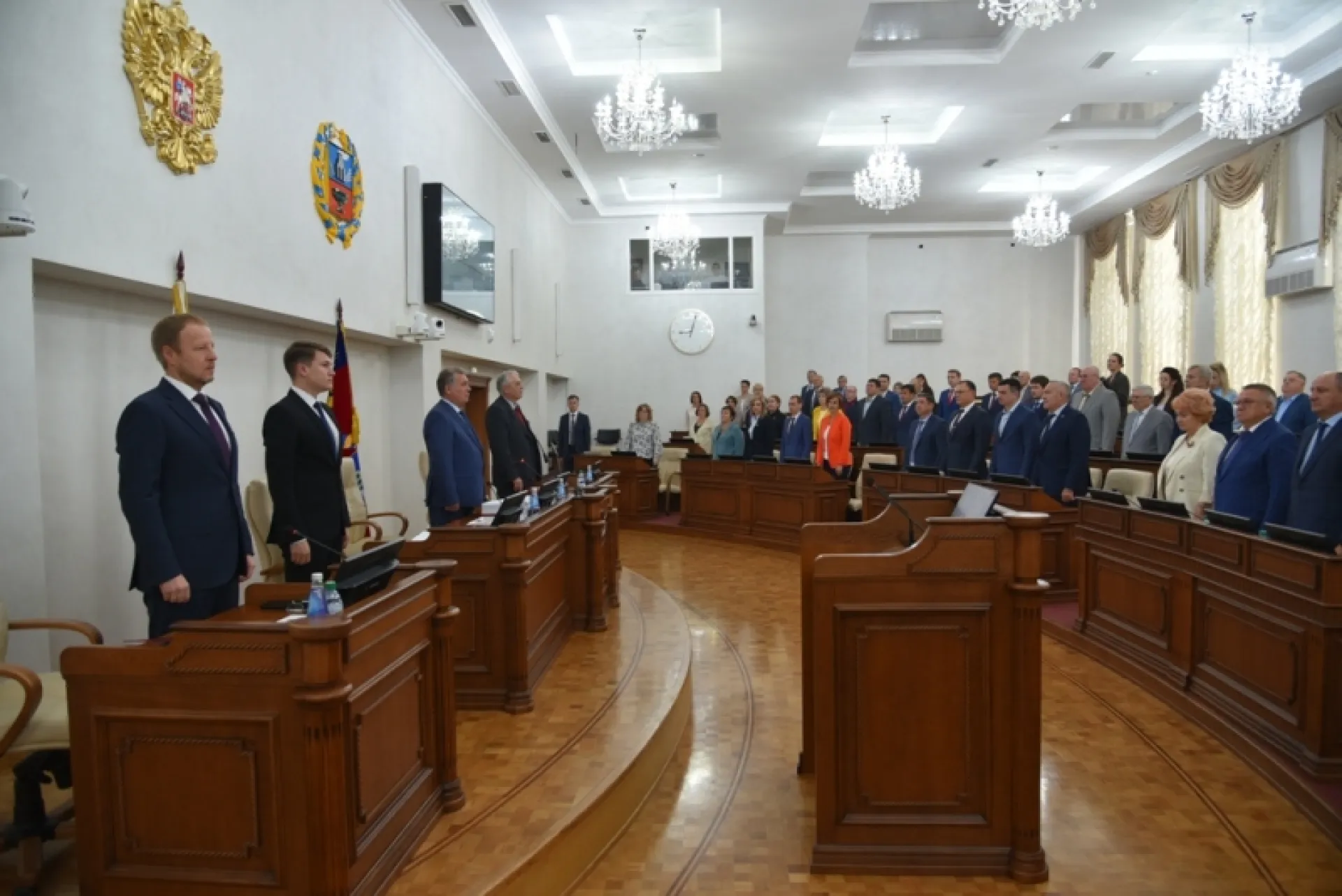 В АКЗС предложили начинать сессии парламента с гимна России