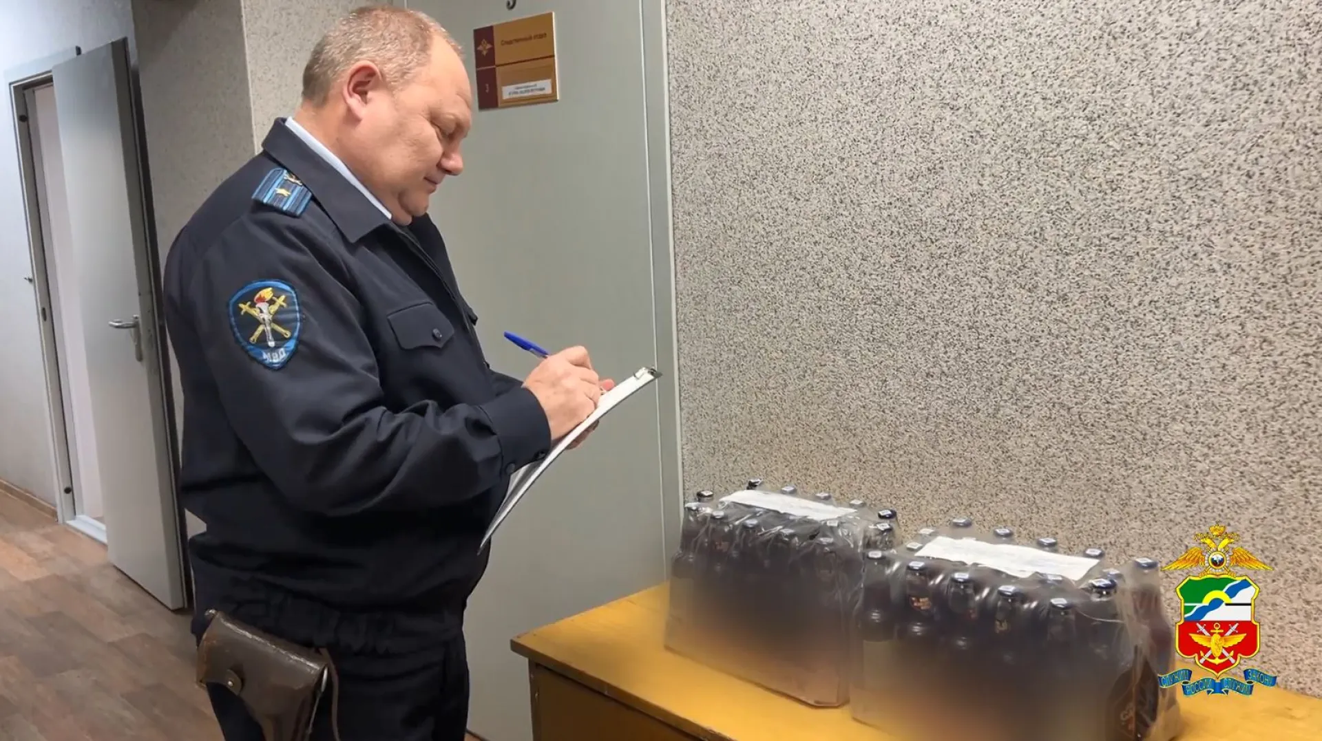 Сотрудники транспортной полиции раскрыли кражу 25 упаковок пива из поезда в Алтайском крае