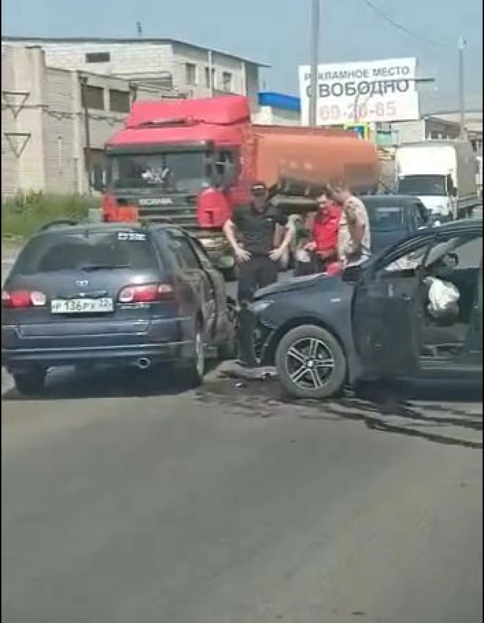 Два легковых автомобиля столкнулись в Барнауле
