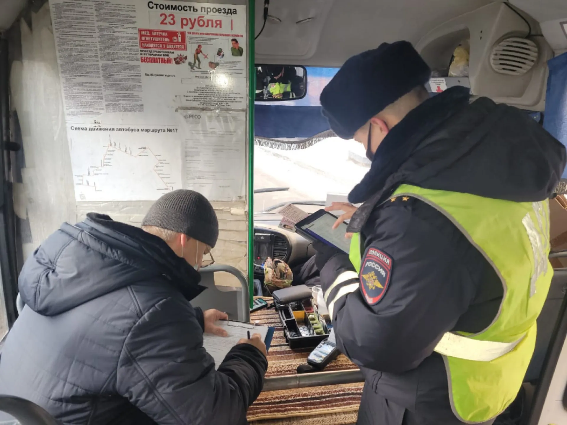 В Барнауле снова проверили соблюдение антиковидных правил в общественном транспорте В Барнауле снова проверили соблюдение антиковидных правил в общественном транспорте