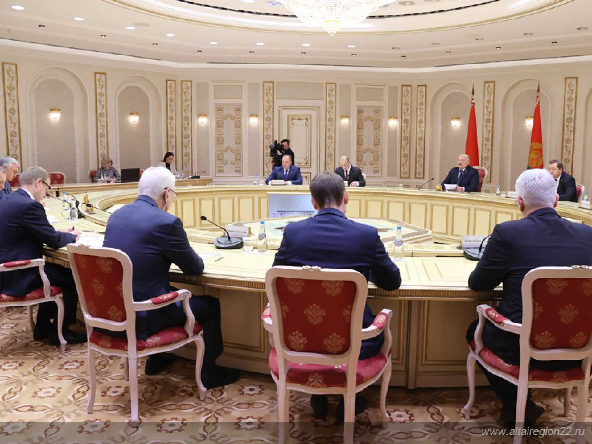 Запустить прямой авиарейс между Барнаулом и Минском предложил Александр Лукашенко