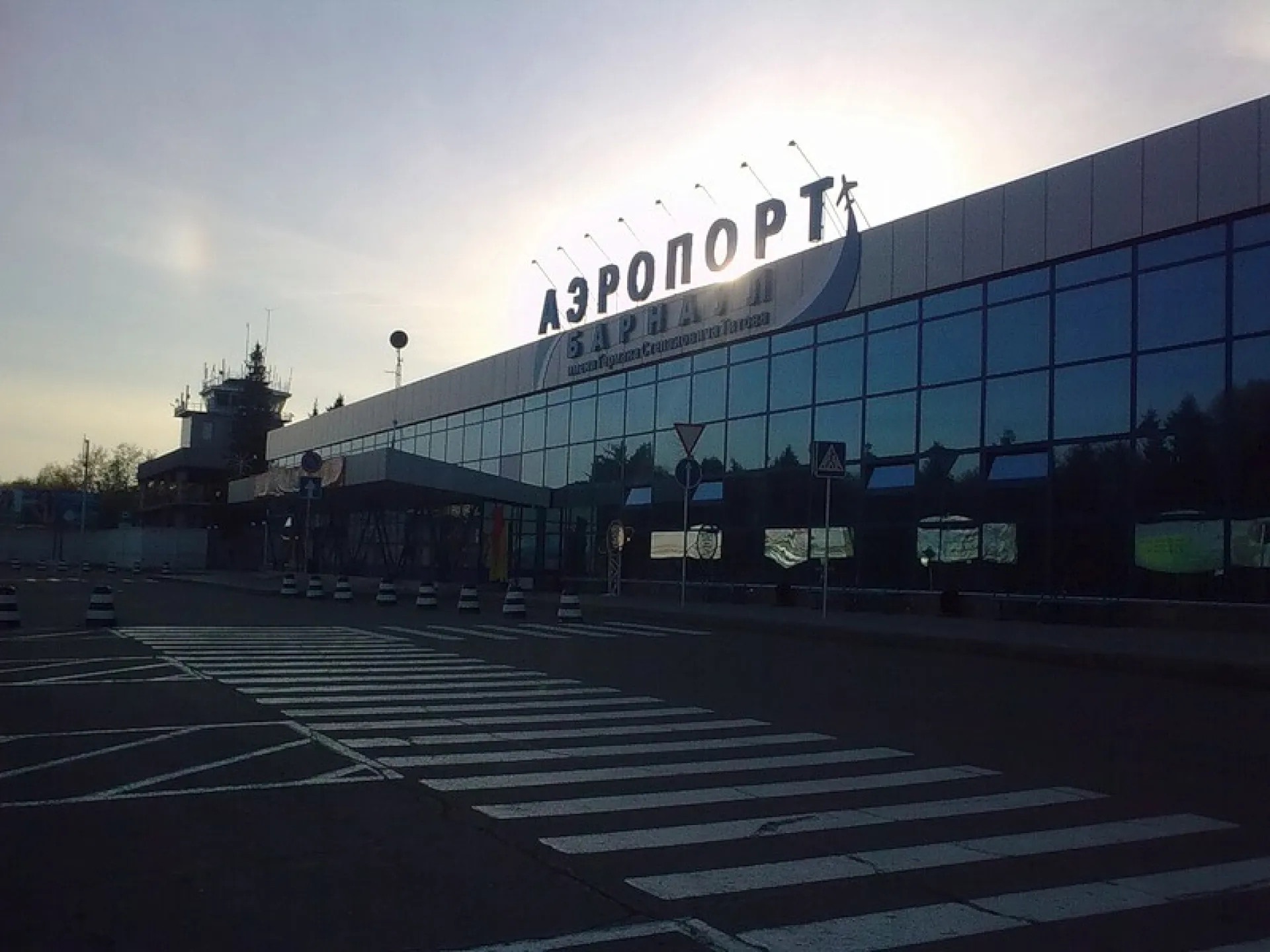 3 самолета, летевшие в Новосибирск, приземлились в Барнауле 3 самолета, летевшие в Новосибирск, приземлились в Барнауле