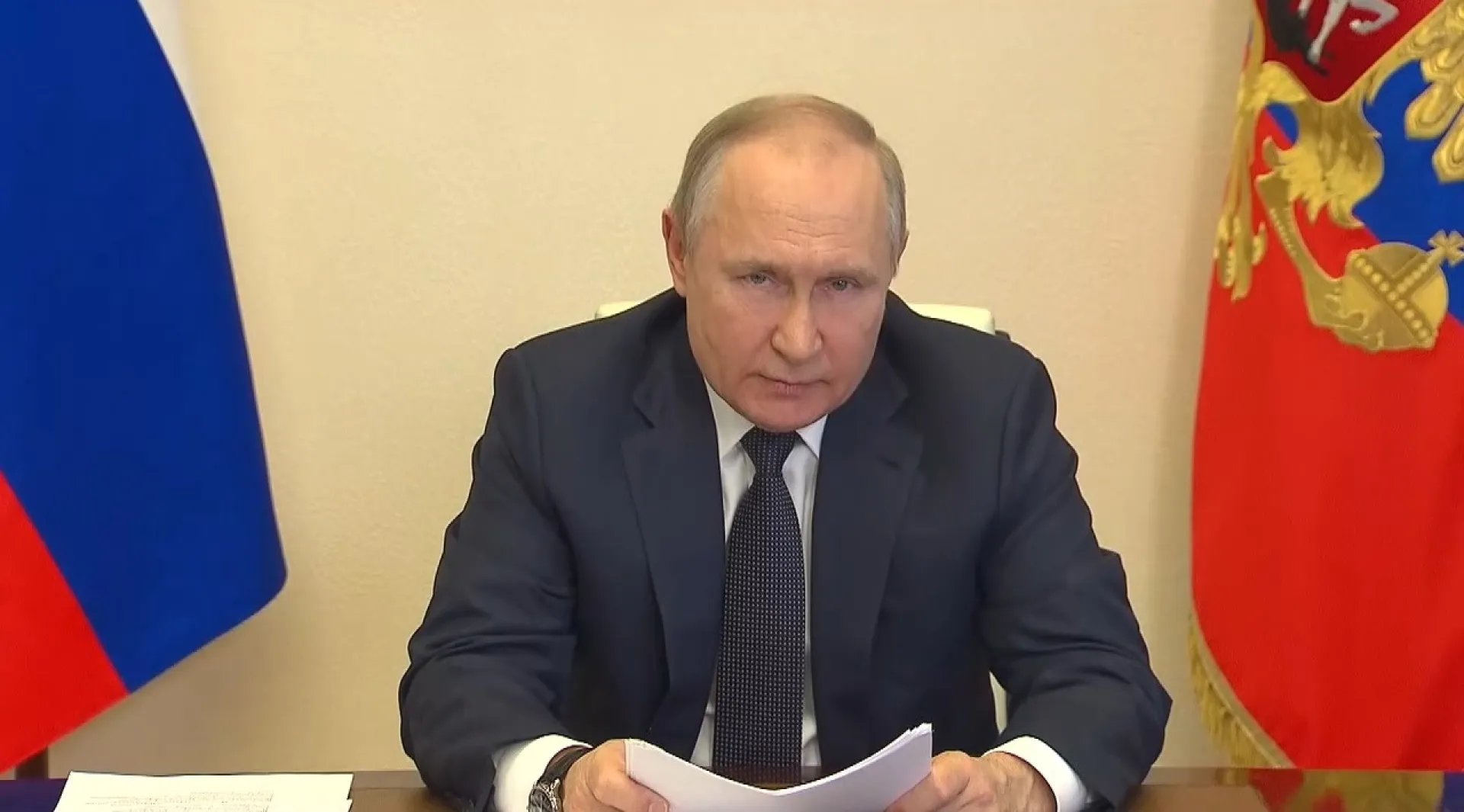 Владимир Путин: В России увеличат МРОТ, зарплаты бюджетников и прожиточный минимум Владимир Путин: В России увеличат МРОТ, зарплаты бюджетников и прожиточный минимум