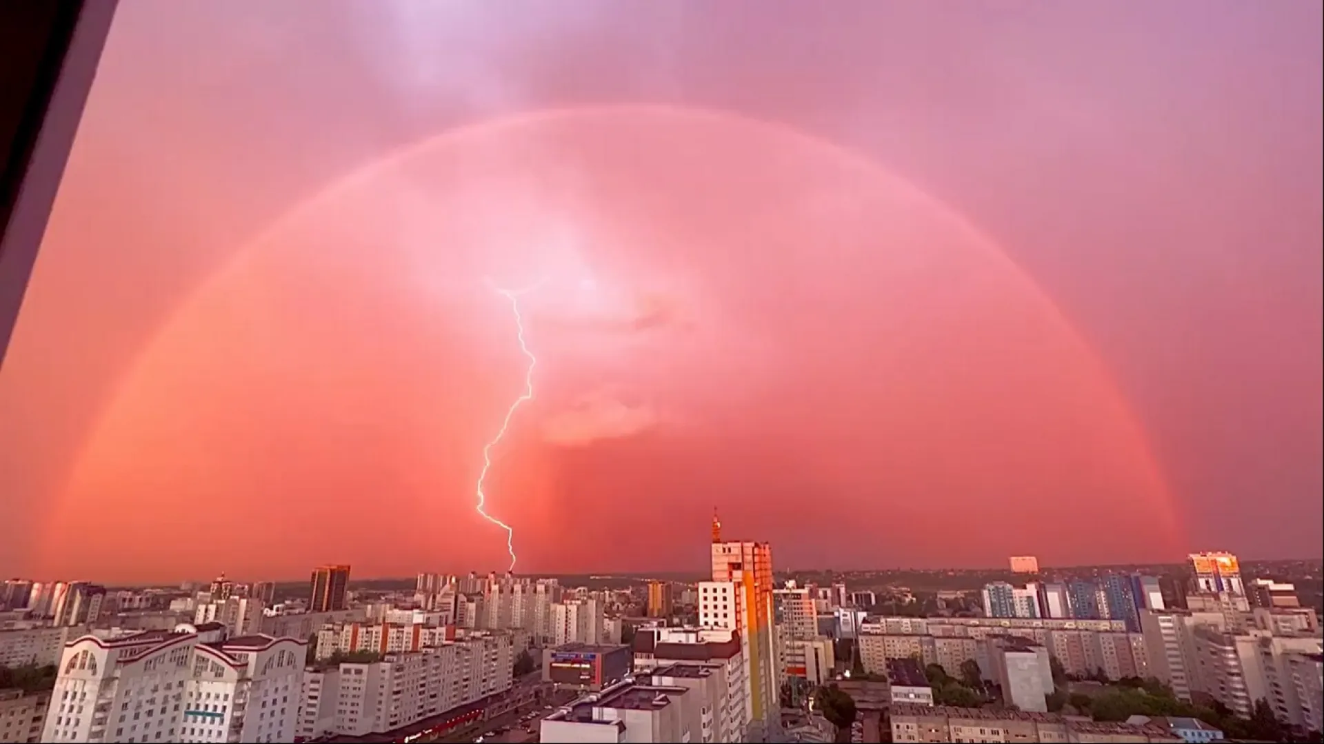 Невероятное природное явление обнаружили в небе над Барнаулом