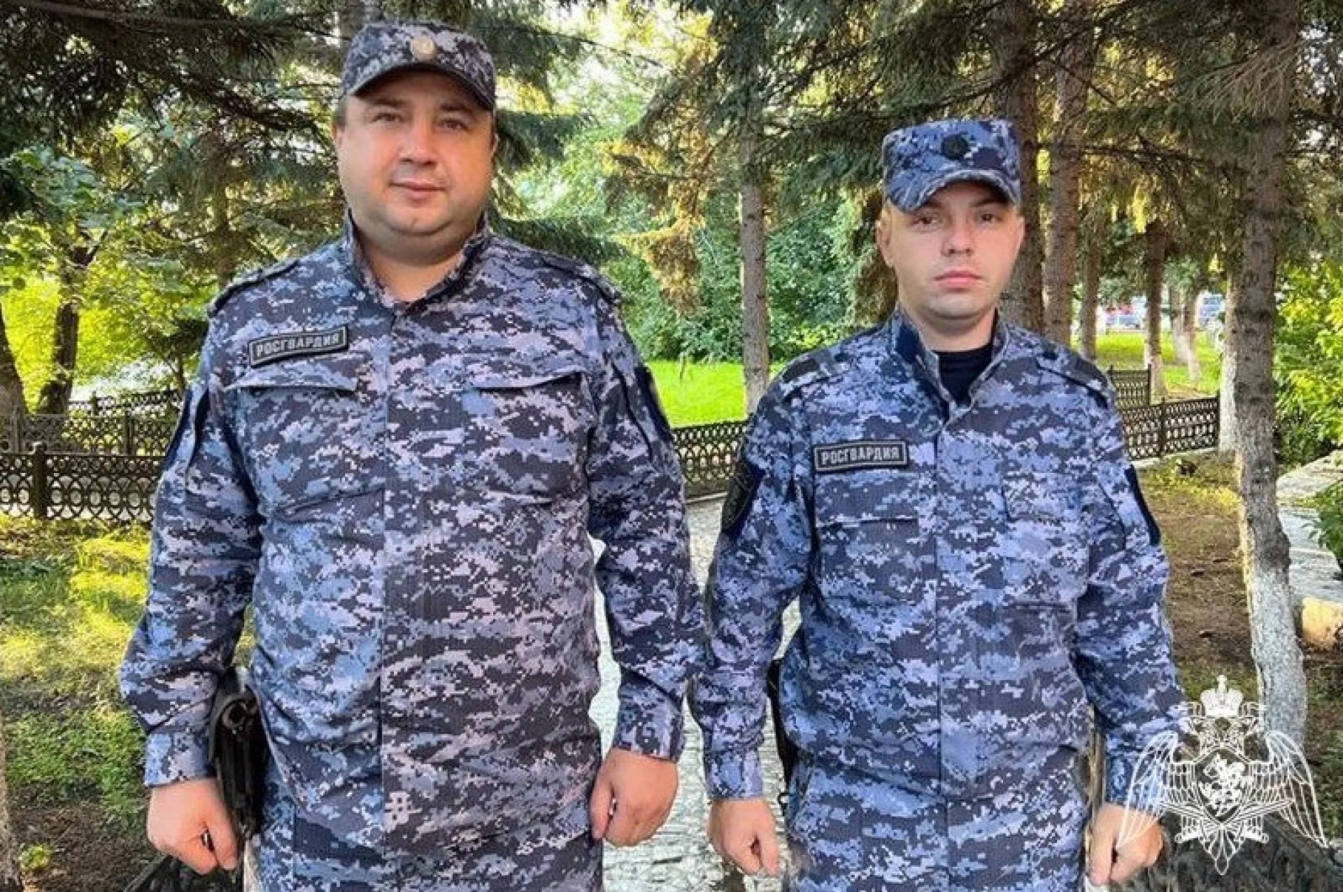 Троих малолетних детей спасли из запертой квартиры в Новоалтайске