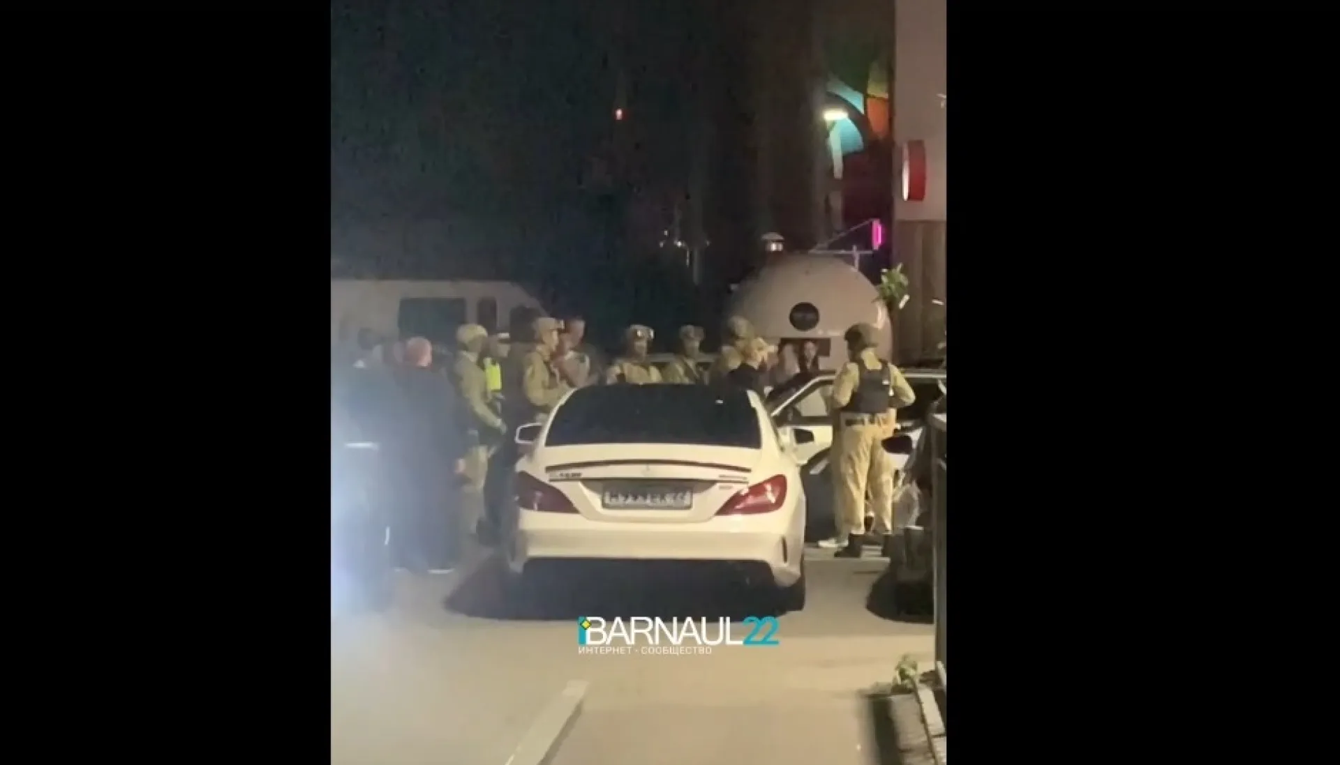 Правоохранительные службы провели ночной рейд в Барнауле