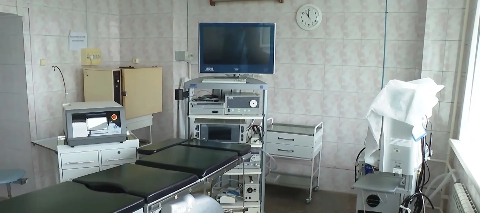 Новый аппарат для дробления камней установили в алтайском медцентре