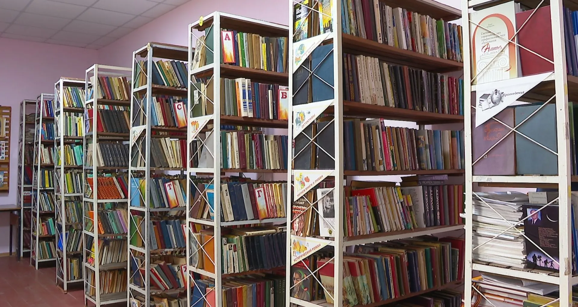 Самые популярные книги среди молодежи в 2022 году назвали в краевой библиотеке Шишкова Самые популярные книги среди молодежи в 2022 году назвали в краевой библиотеке Шишкова