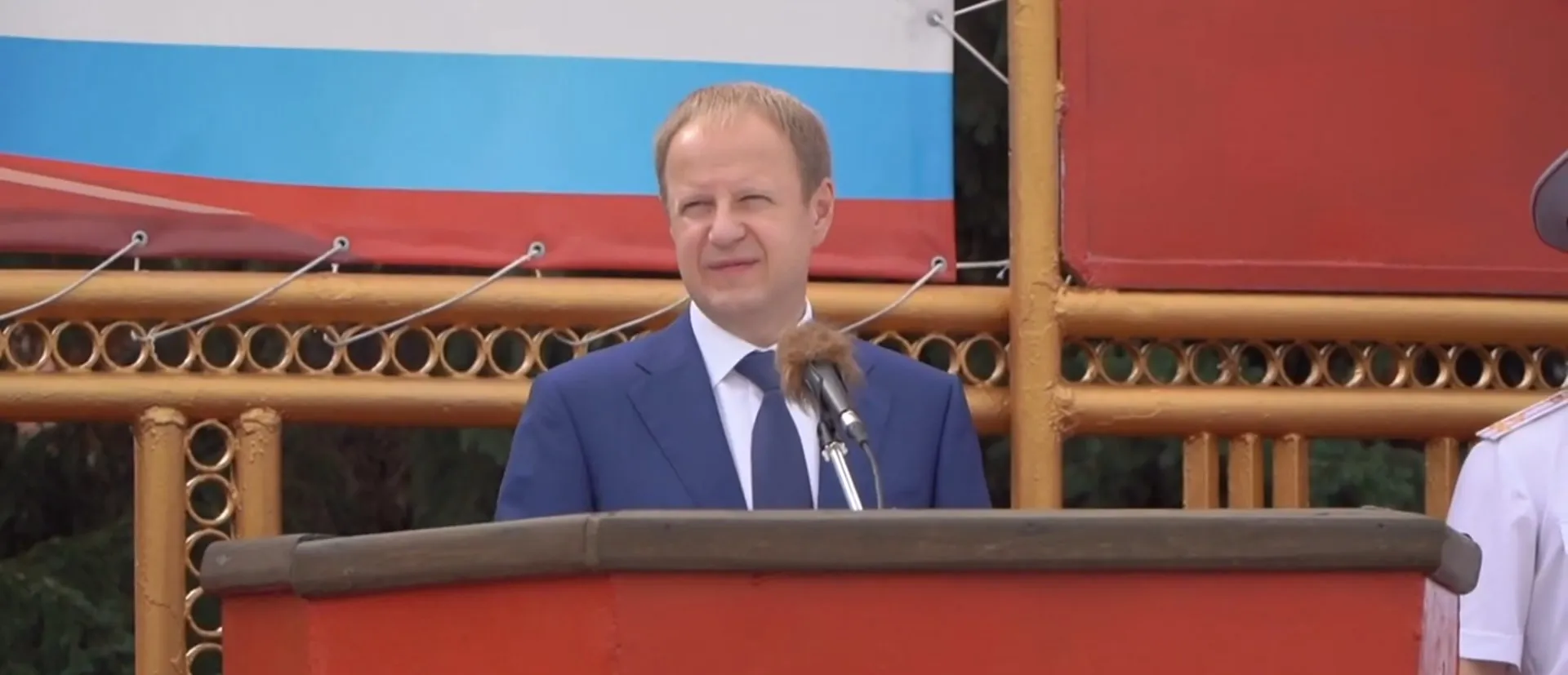 Губернатор Виктор Томенко поздравил выпускников Барнаульского юридического института