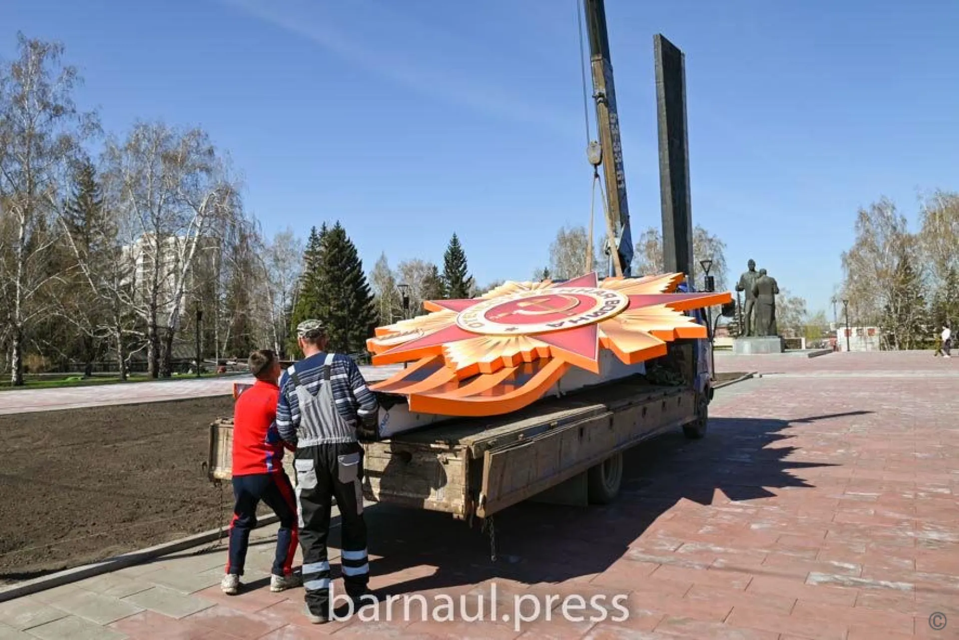 В Барнауле идет благоустройство Мемориала Славы к 80-летию Победы В Барнауле идет благоустройство Мемориала Славы к 80-летию Победы