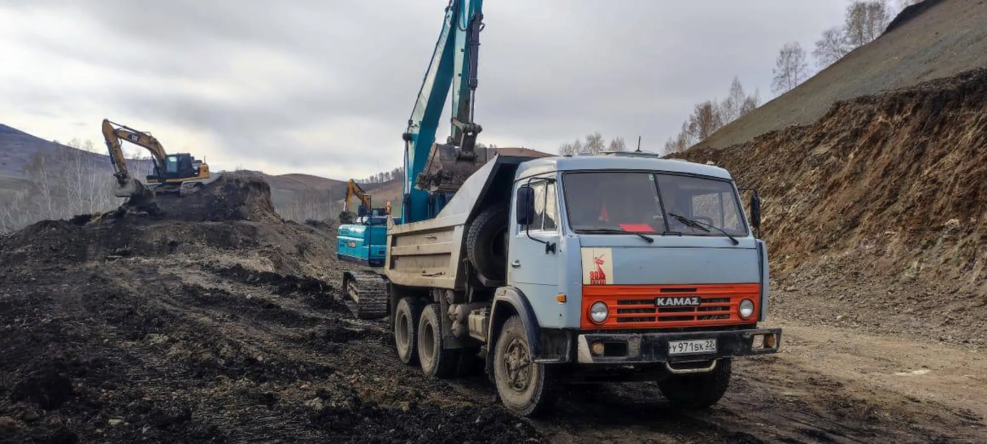 Дорожную технику Алтайского края украсили ко Дню Победы Дорожную технику Алтайского края украсили ко Дню Победы