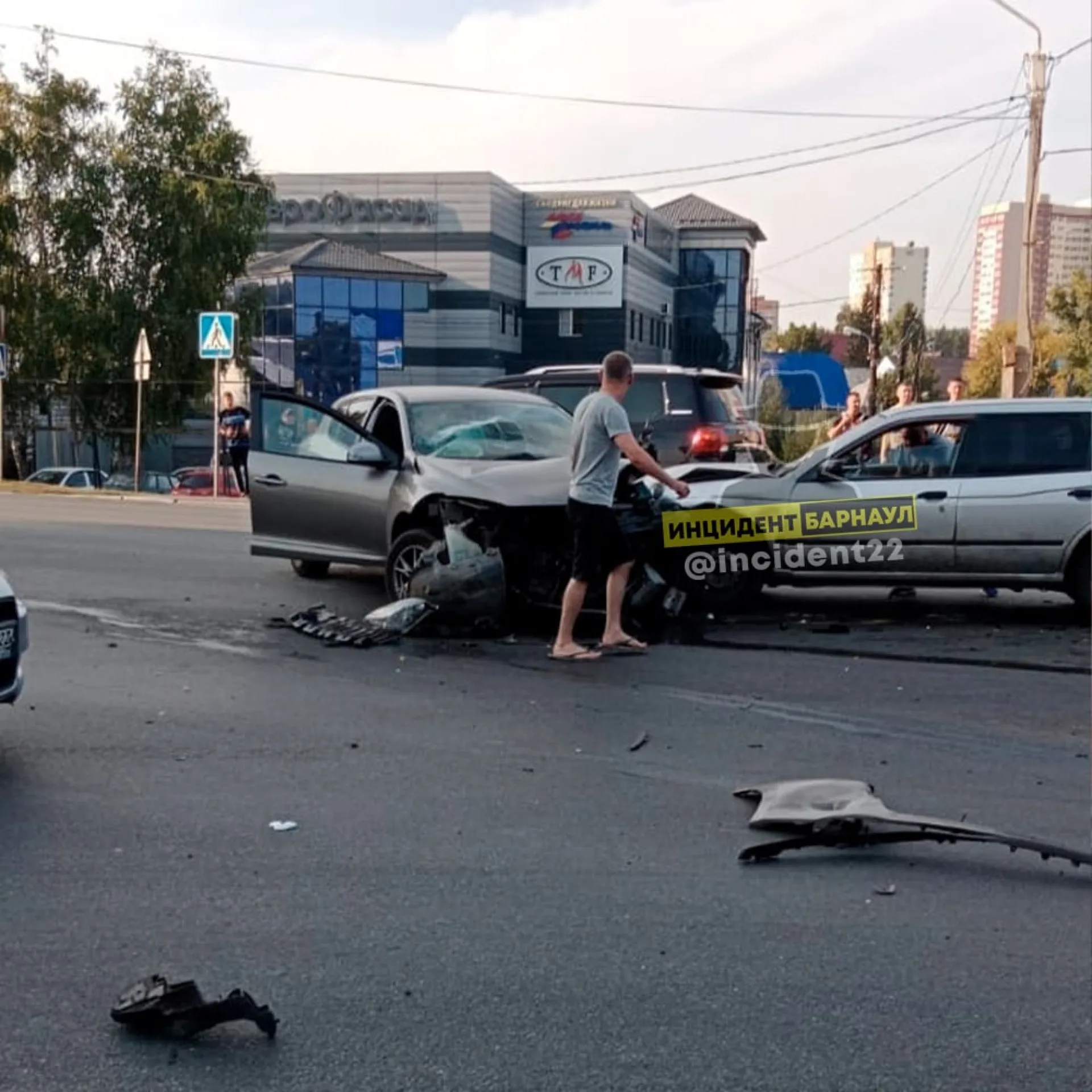 Массовая авария произошла на оживленном участке дороги в Барнауле Массовая авария произошла на оживленном участке дороги в Барнауле