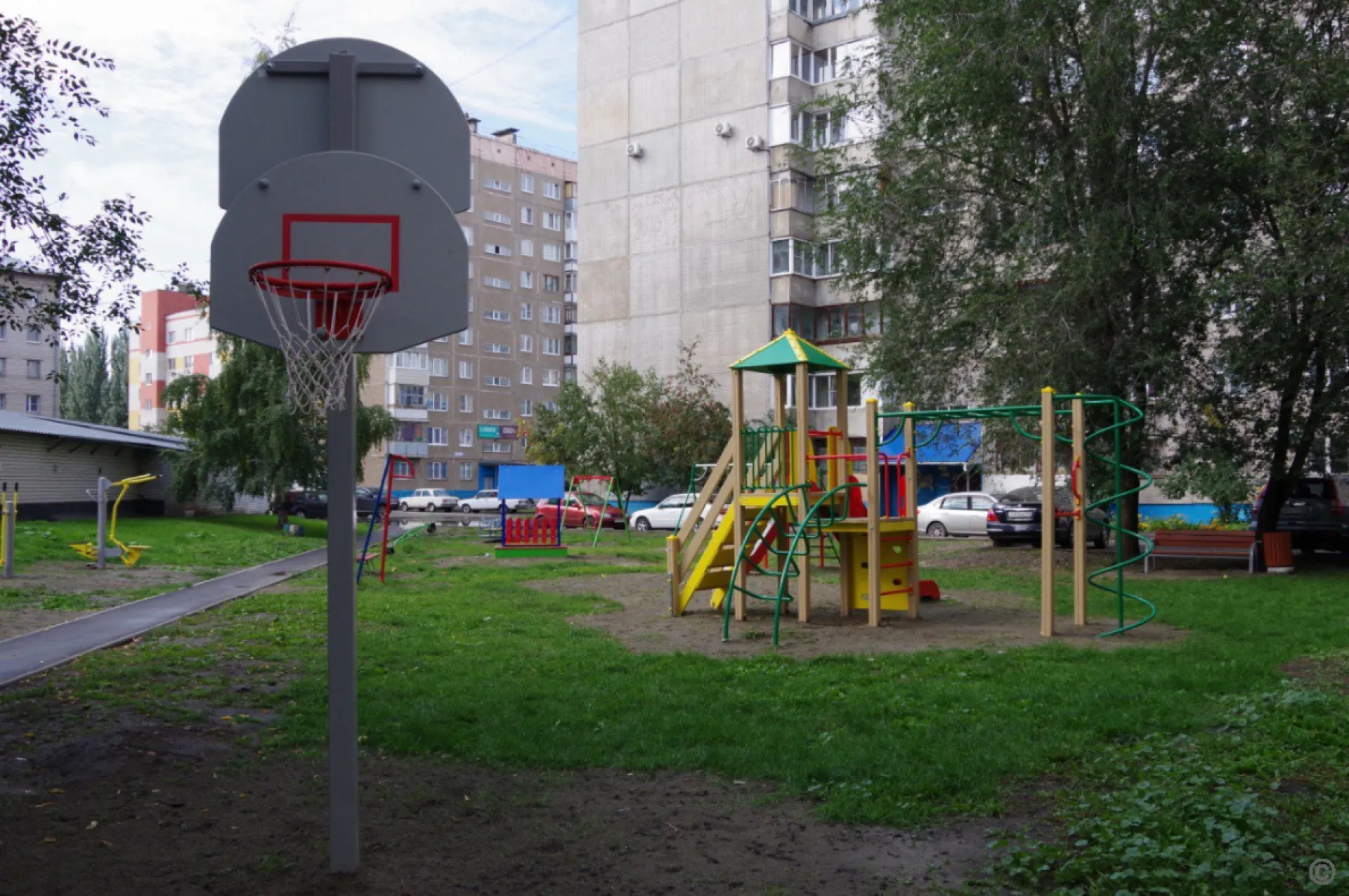 Детские площадки обновили в 39 дворах Барнаула Детские площадки обновили в 39 дворах Барнаула