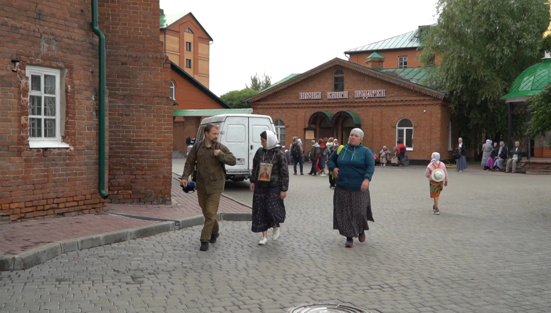 Паломники со всей России отправились в крестный ход из Барнаула в село Коробейниково