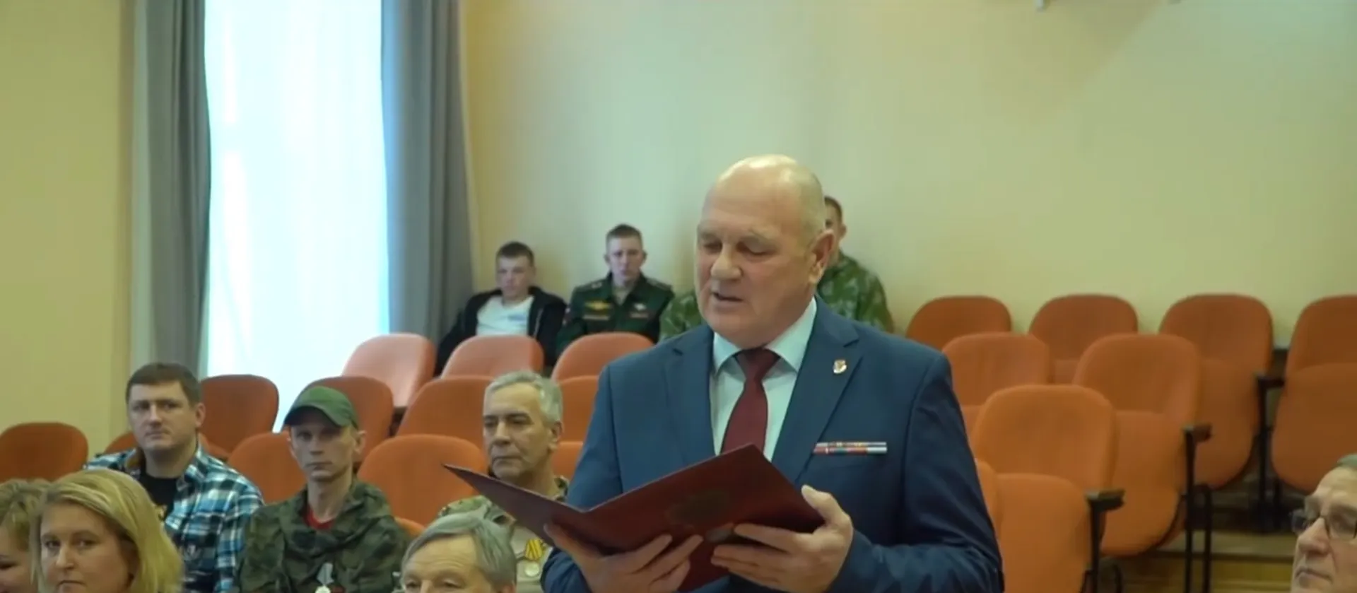 Первые удостоверения ветеранов боевых действий получили бойцы ЧВК «Вагнер» в Барнауле