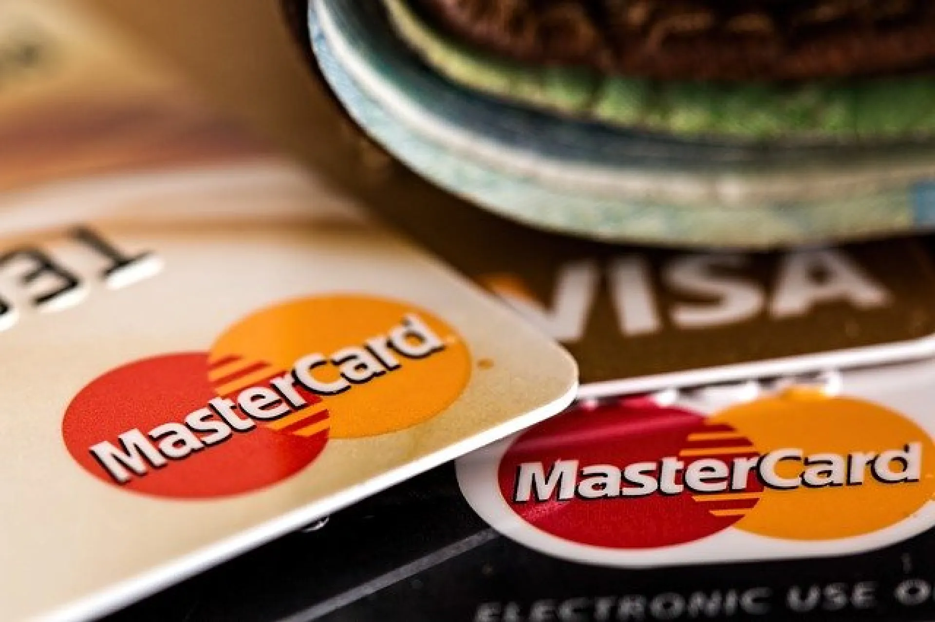 Платёжные системы Visa и Mastercard объявили о приостановке деятельности в России Платёжные системы Visa и Mastercard объявили о приостановке деятельности в России