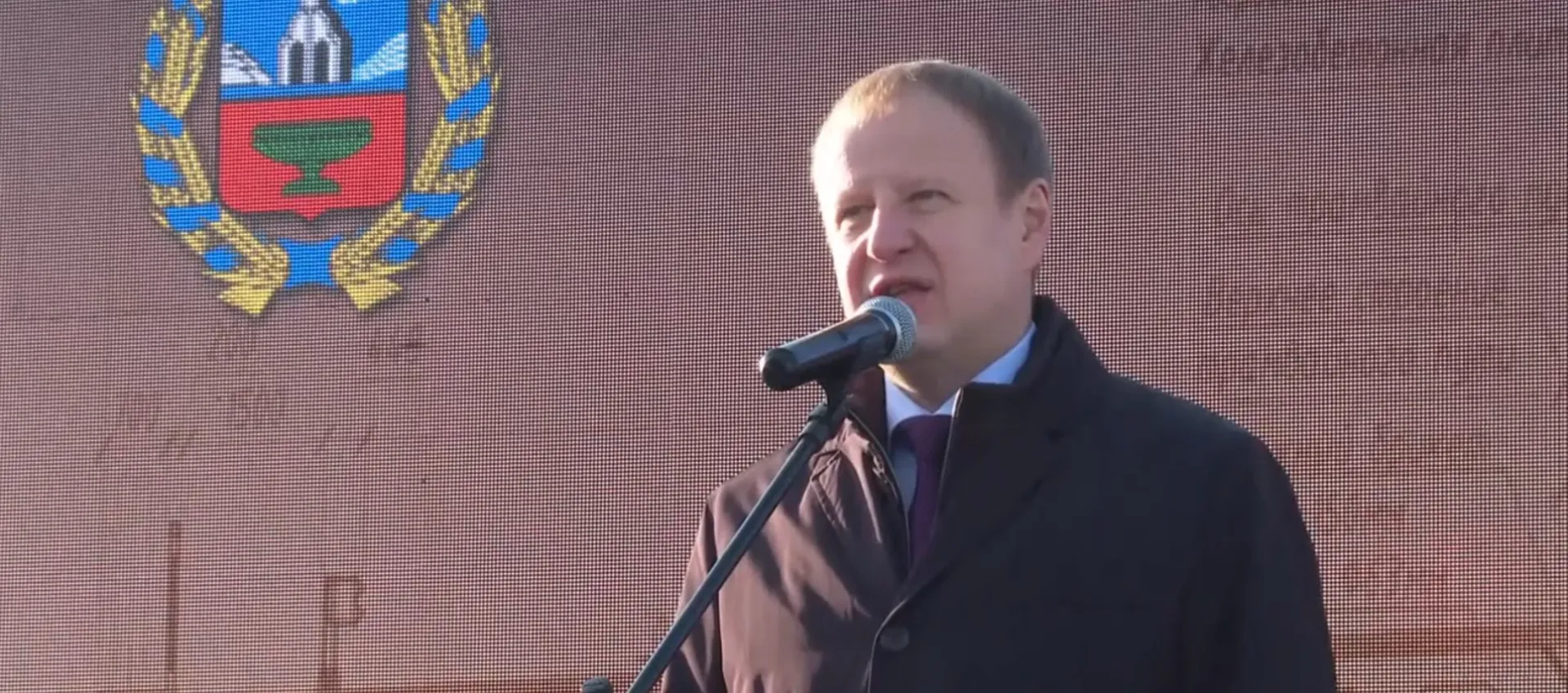 Движение по обновленному путепроводу открыли глава Барнаула Вячеслав Франк и губернатор Виктор Томенко