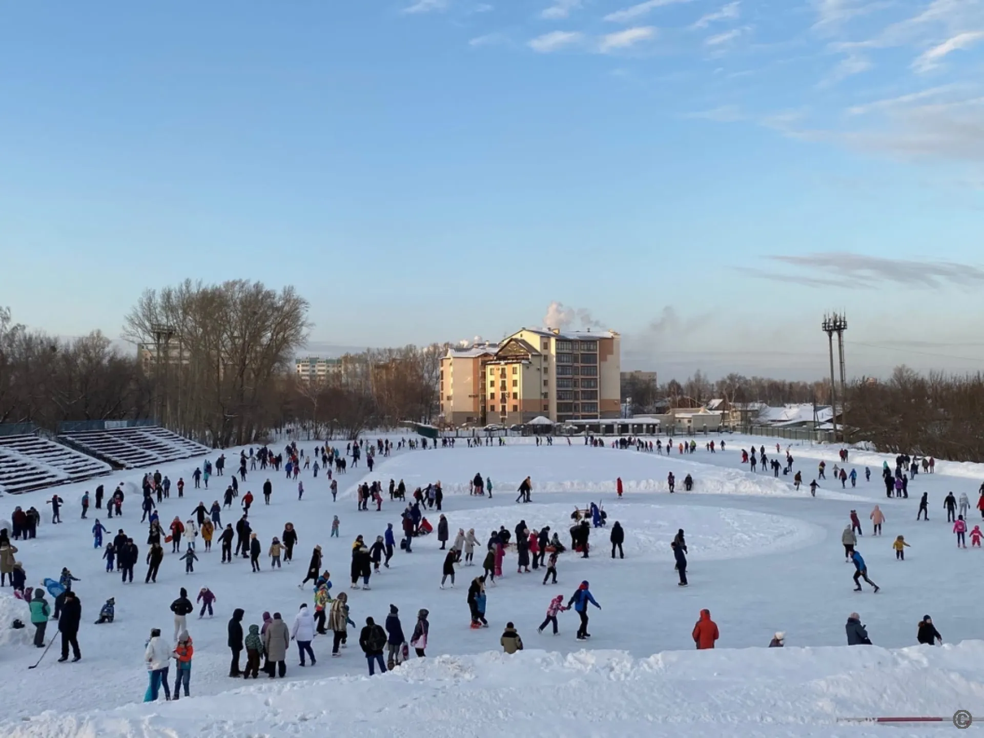 В Барнауле открылся самый большой городской каток