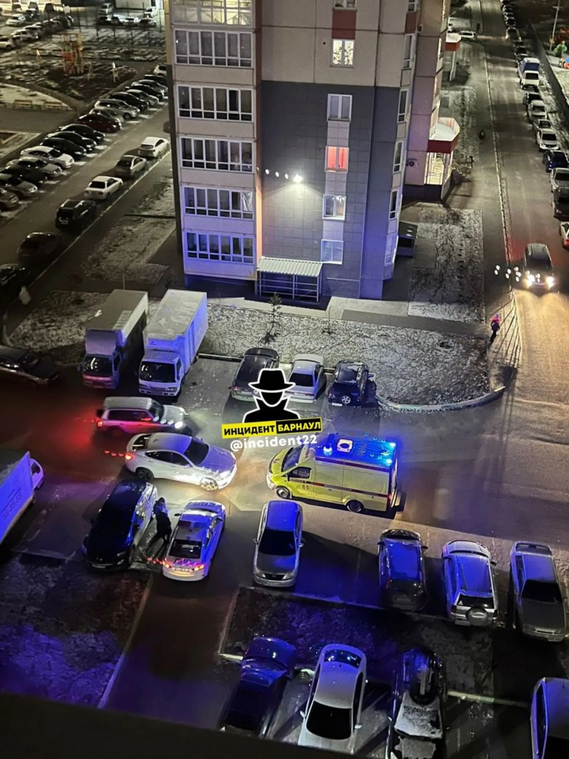 Ребенок попал под машину в Барнауле Ребенок попал под машину в Барнауле