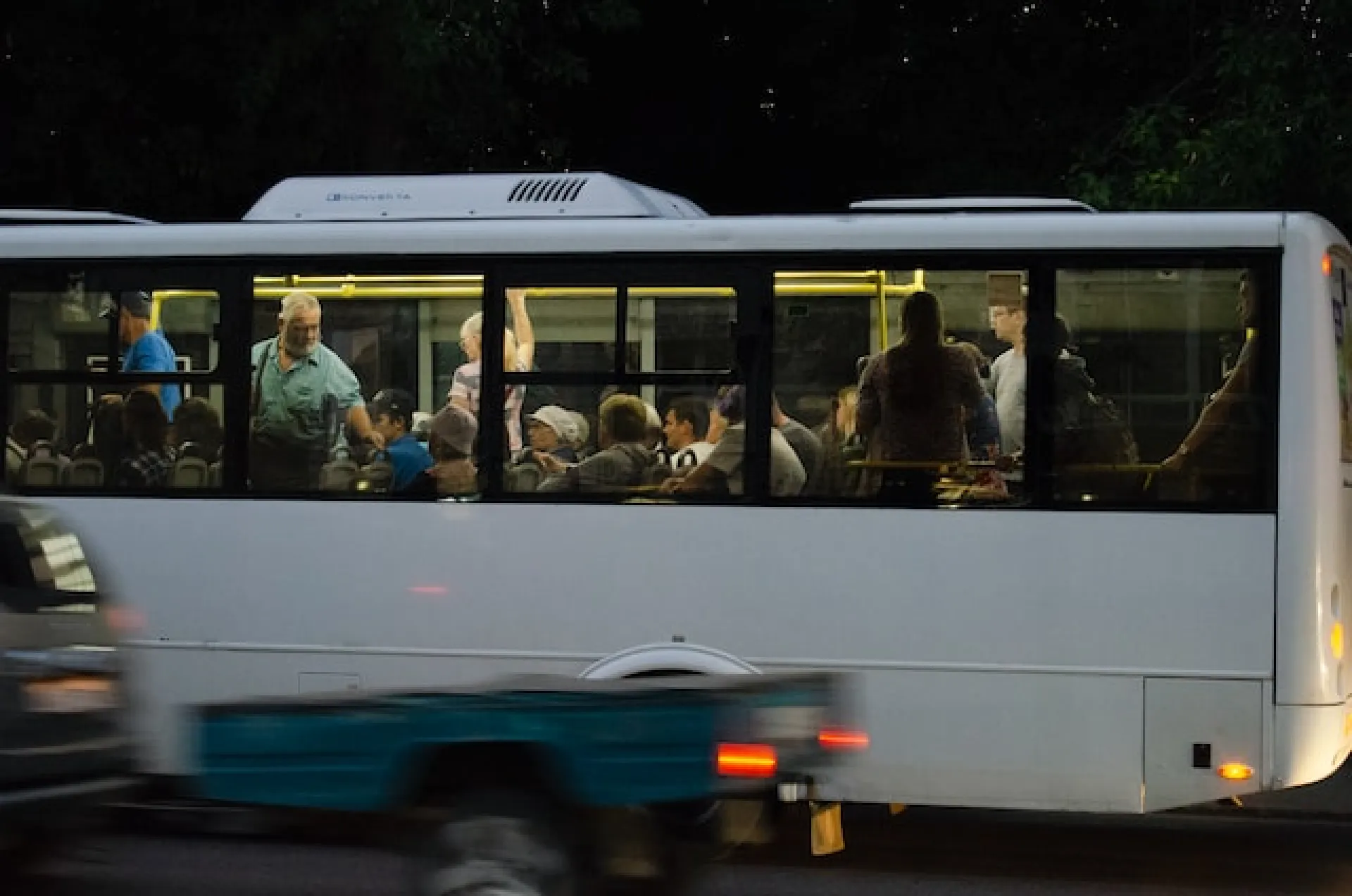 На пешеходном переходе в Бийске пассажирский автобус сбил ребенка На пешеходном переходе в Бийске пассажирский автобус сбил ребенка