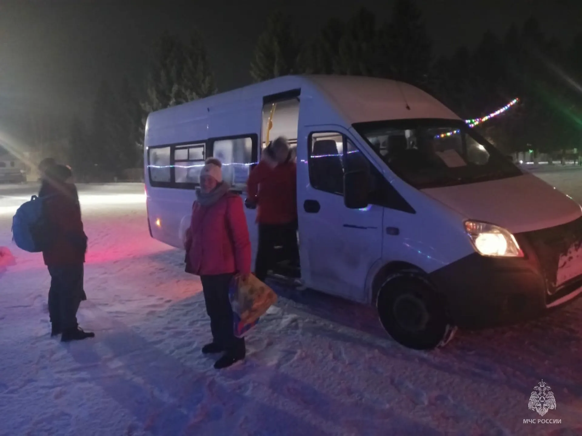 Туристы из Новосибирска застряли на трассе в Алтайском крае Туристы из Новосибирска застряли на трассе в Алтайском крае