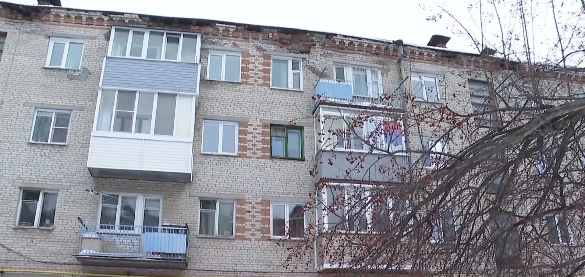 «Тянуть уже некуда»: в барнаульском поселке отремонтируют дом, разрушенный по вине управляющей компании «Тянуть уже некуда»: в барнаульском поселке отремонтируют дом, разрушенный по вине управляющей компании