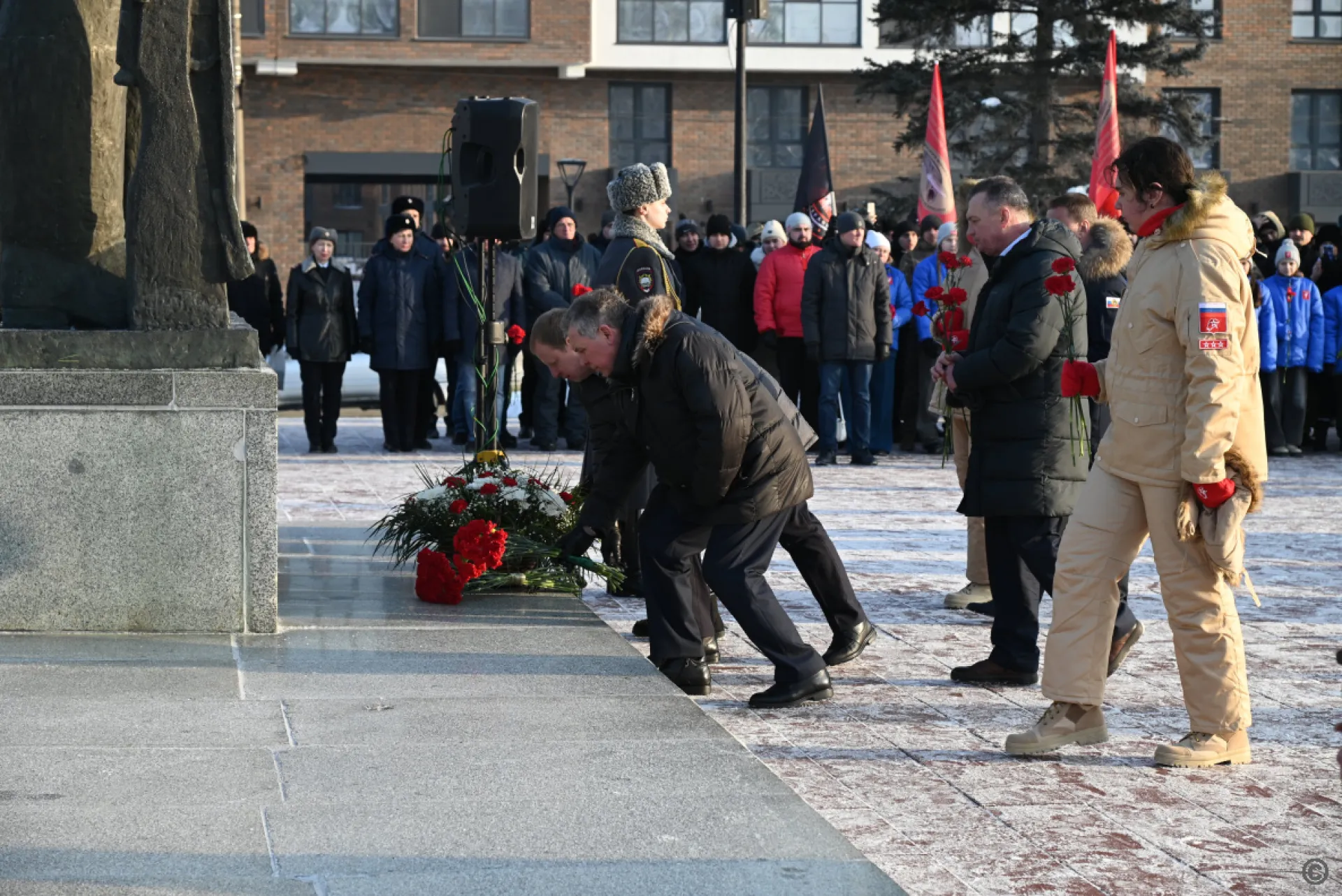 В Барнауле почтили память россиян, выполнявших служебный долг за пределами Отечества В Барнауле почтили память россиян, выполнявших служебный долг за пределами Отечества