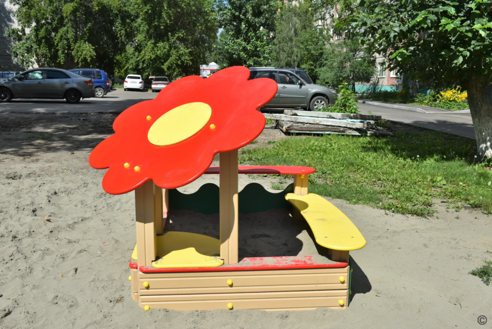 Почти 30 дворов отремонтировали в Барнауле 