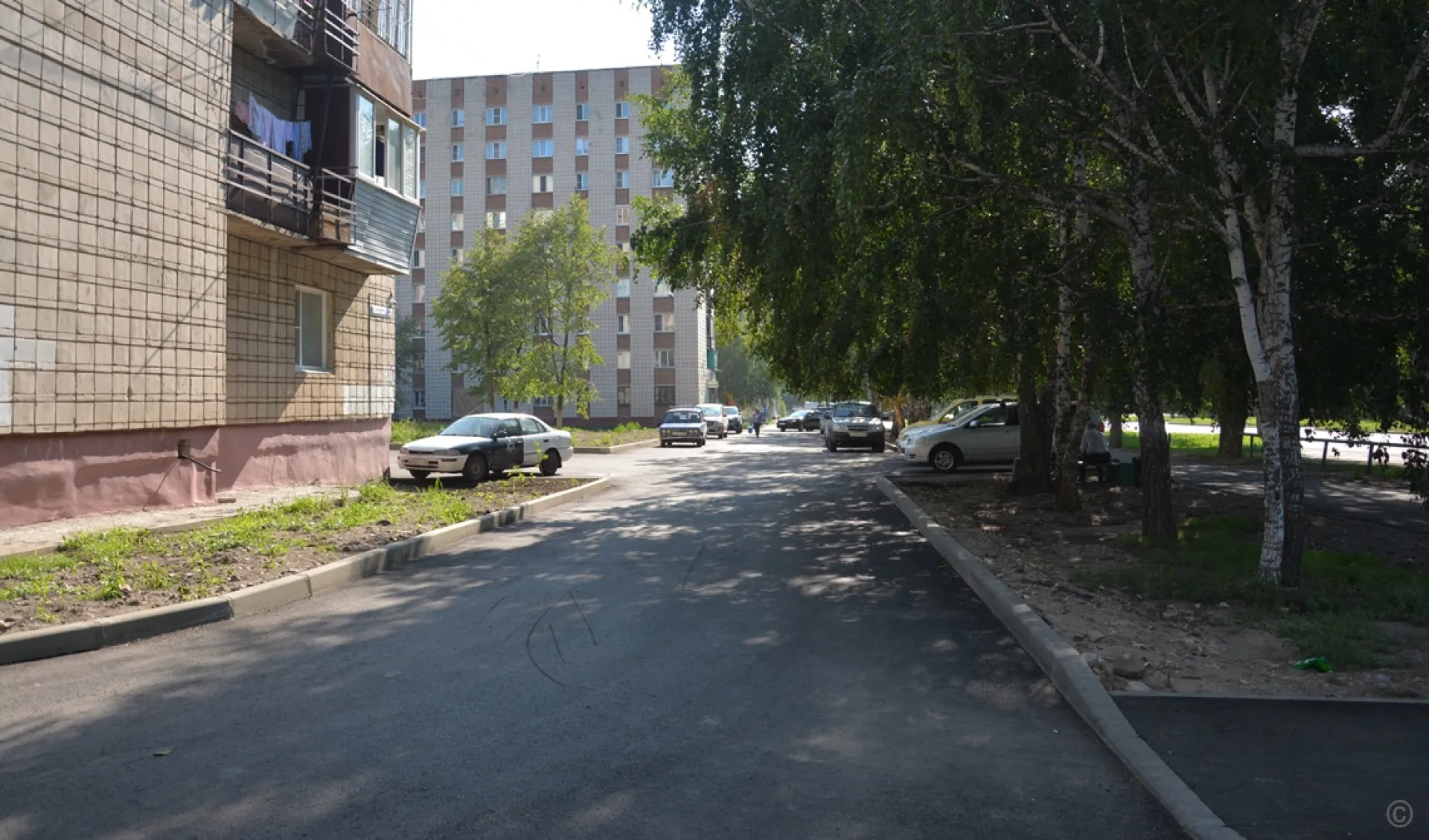11 дворов заасфальтировали в Ленинском районе в Барнауле