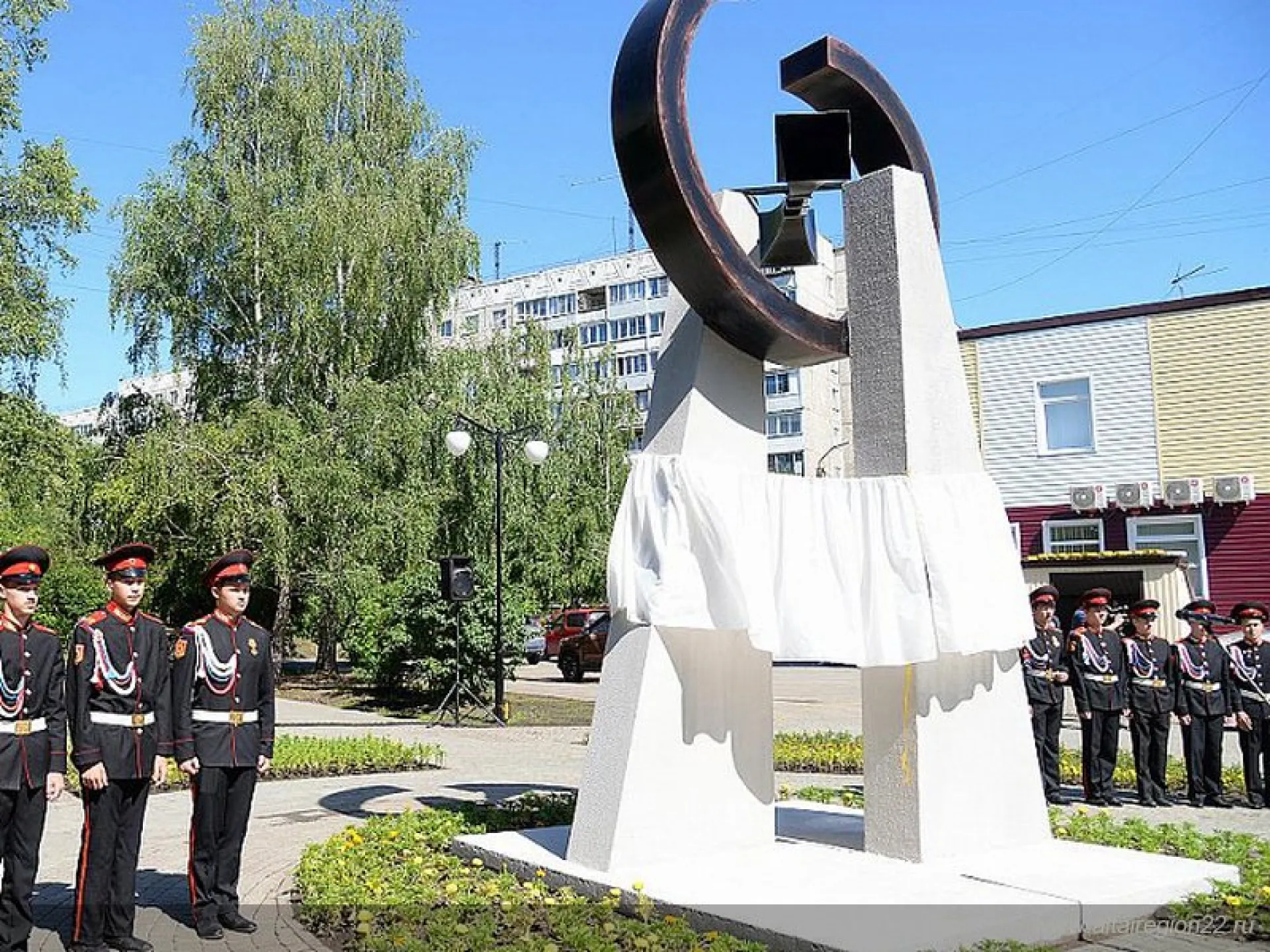 Памятный знак, посвященный 75-летию полного освобождения Ленинграда от фашистской блокады, установили в Барнауле