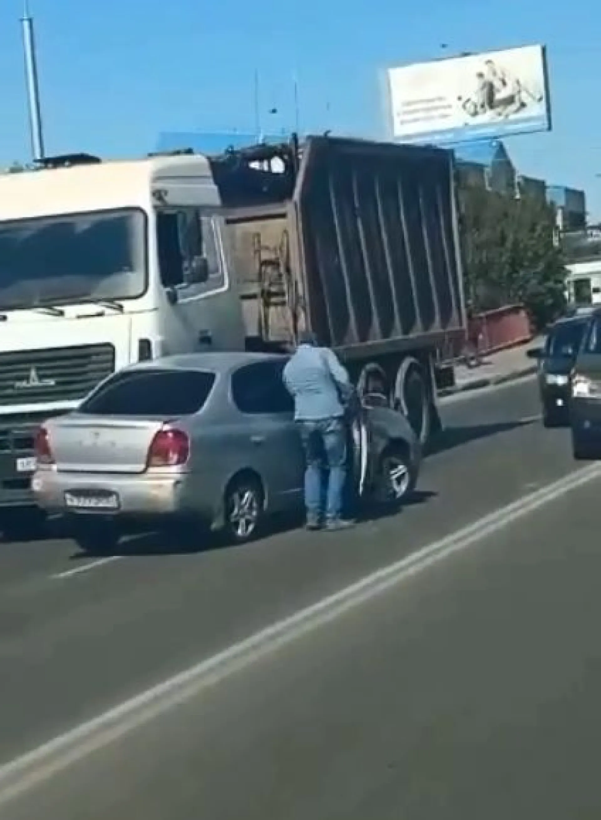 Небольшое ДТП произошло на одной из улиц Барнаула Небольшое ДТП произошло на одной из улиц Барнаула