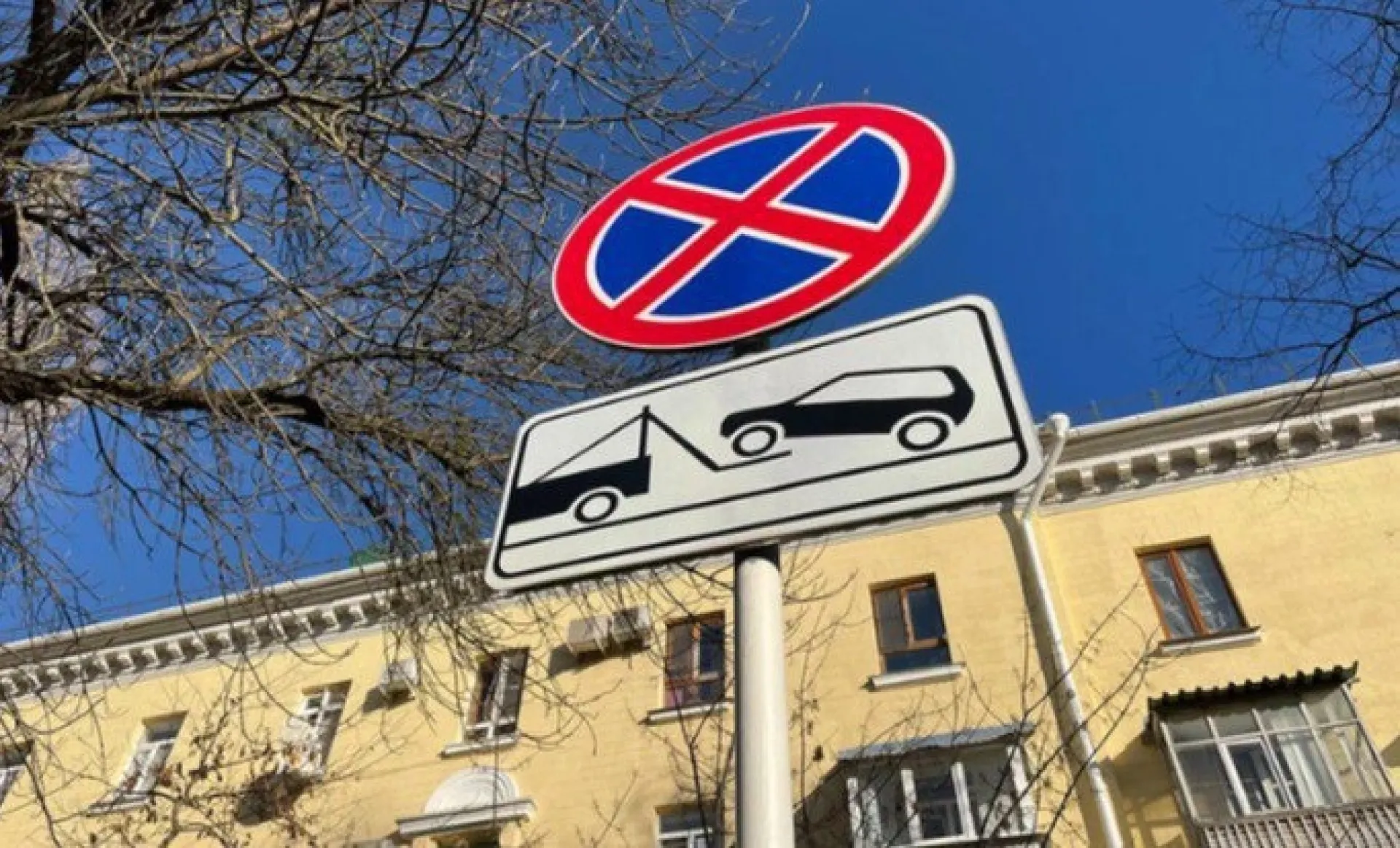 Дорожные знаки, запрещающие стоянку, установят на улицах Барнаула Дорожные знаки, запрещающие стоянку, установят на улицах Барнаула