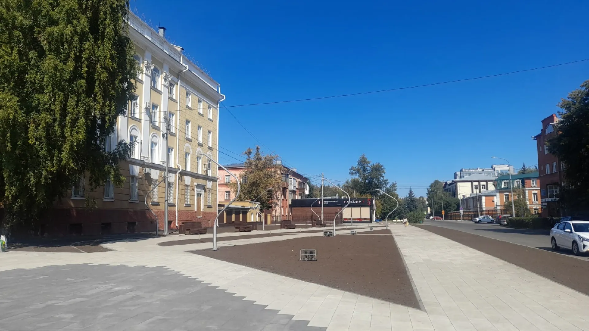 Барнаульцам запретят парковать личный транспорт вдоль сквера Медиков