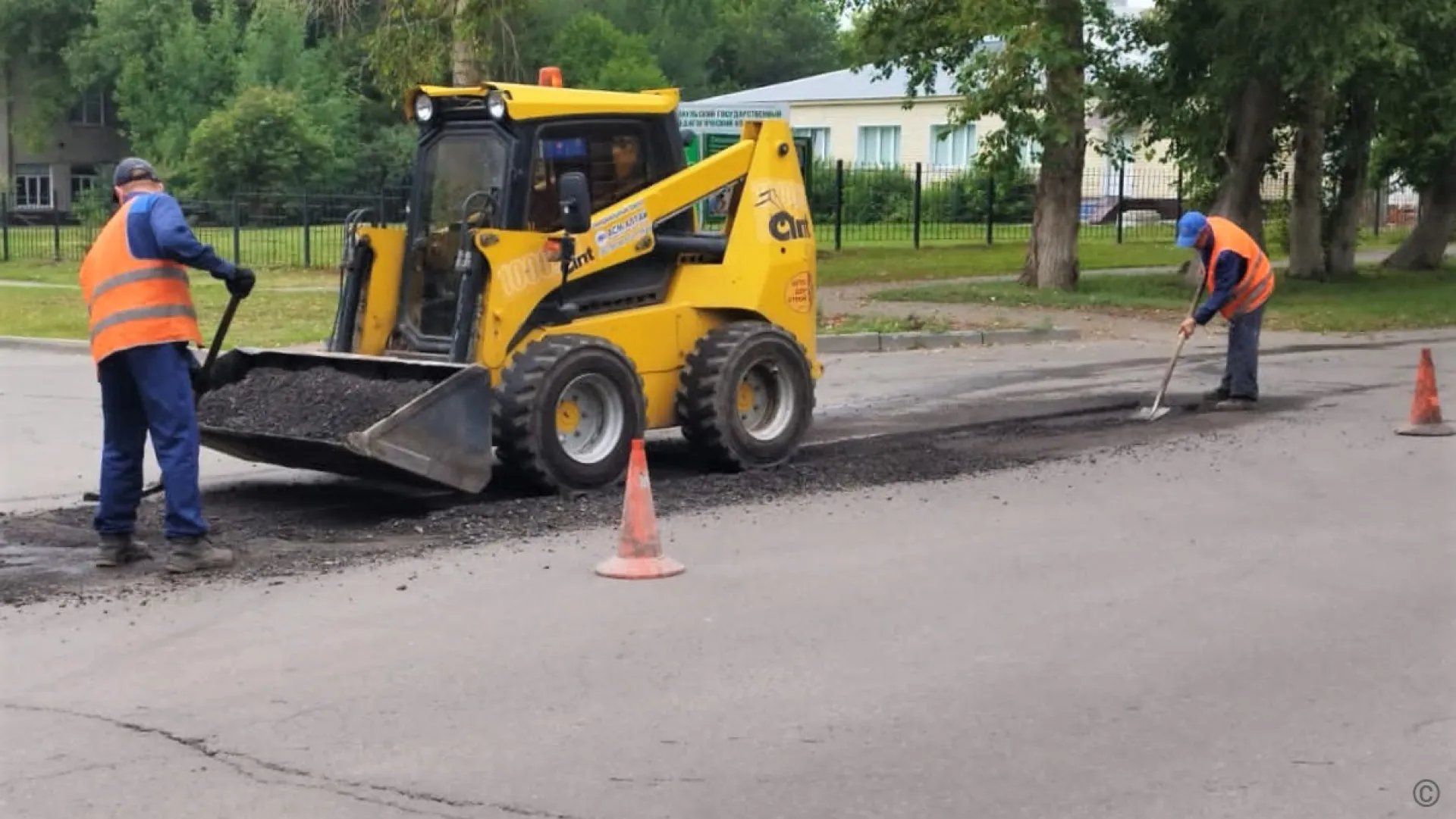 Более 33 тысяч квадратных метров дорог заасфальтировали в Барнауле