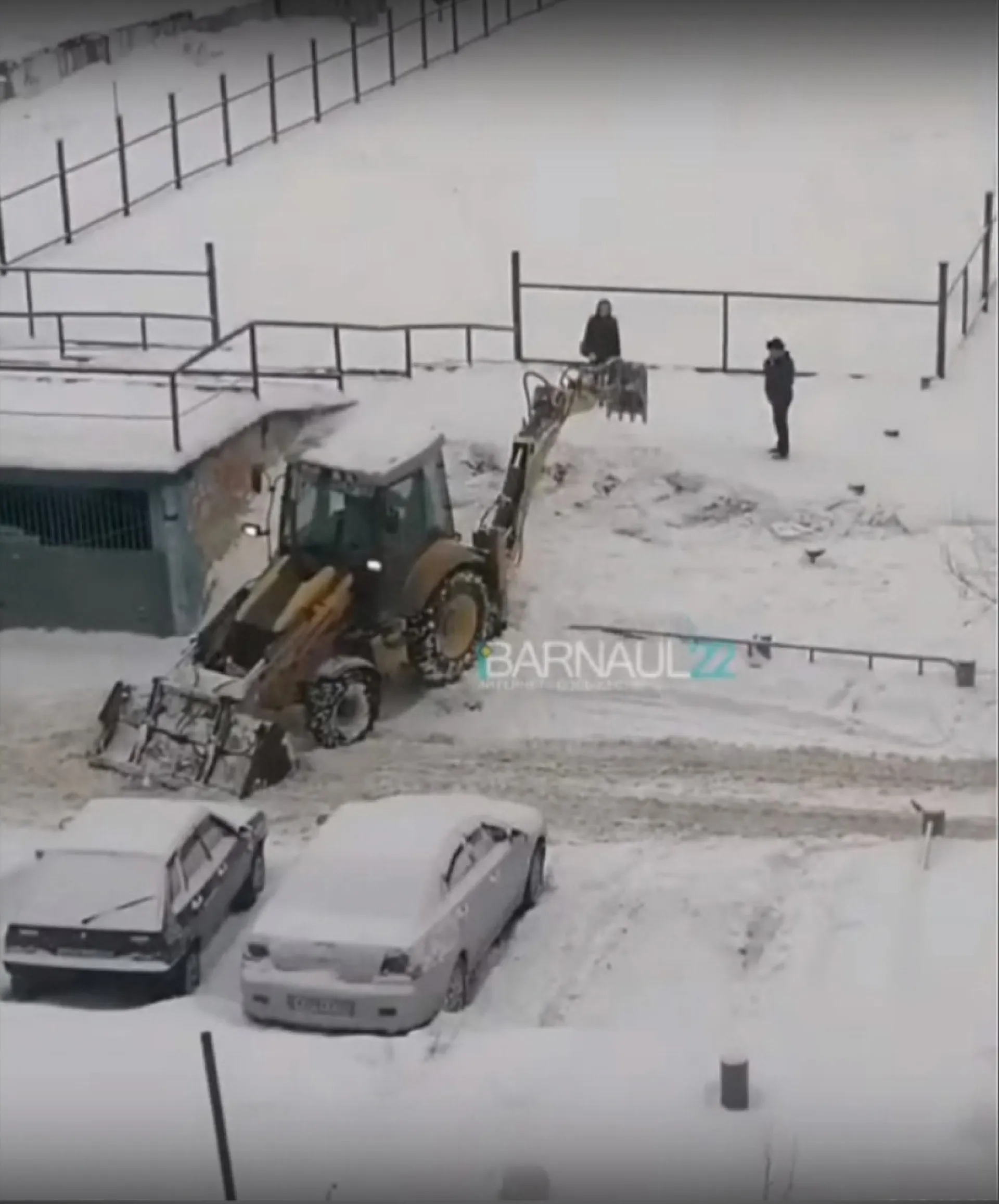 В Барнауле снесли ещё одну ледяную горку В Барнауле снесли ещё одну ледяную горку