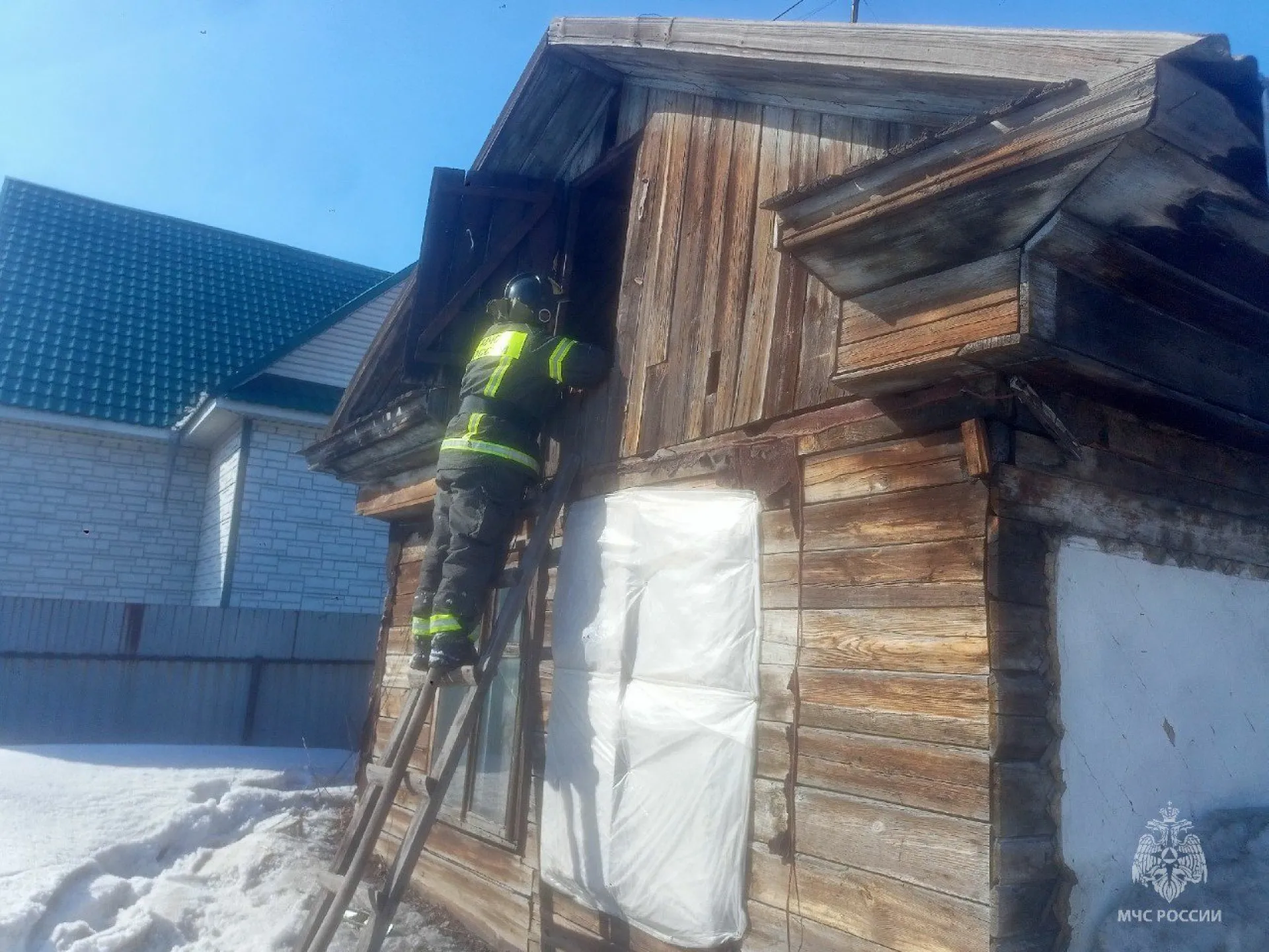 Два человека погибли на пожаре в Камне-на-Оби Два человека погибли на пожаре в Камне-на-Оби