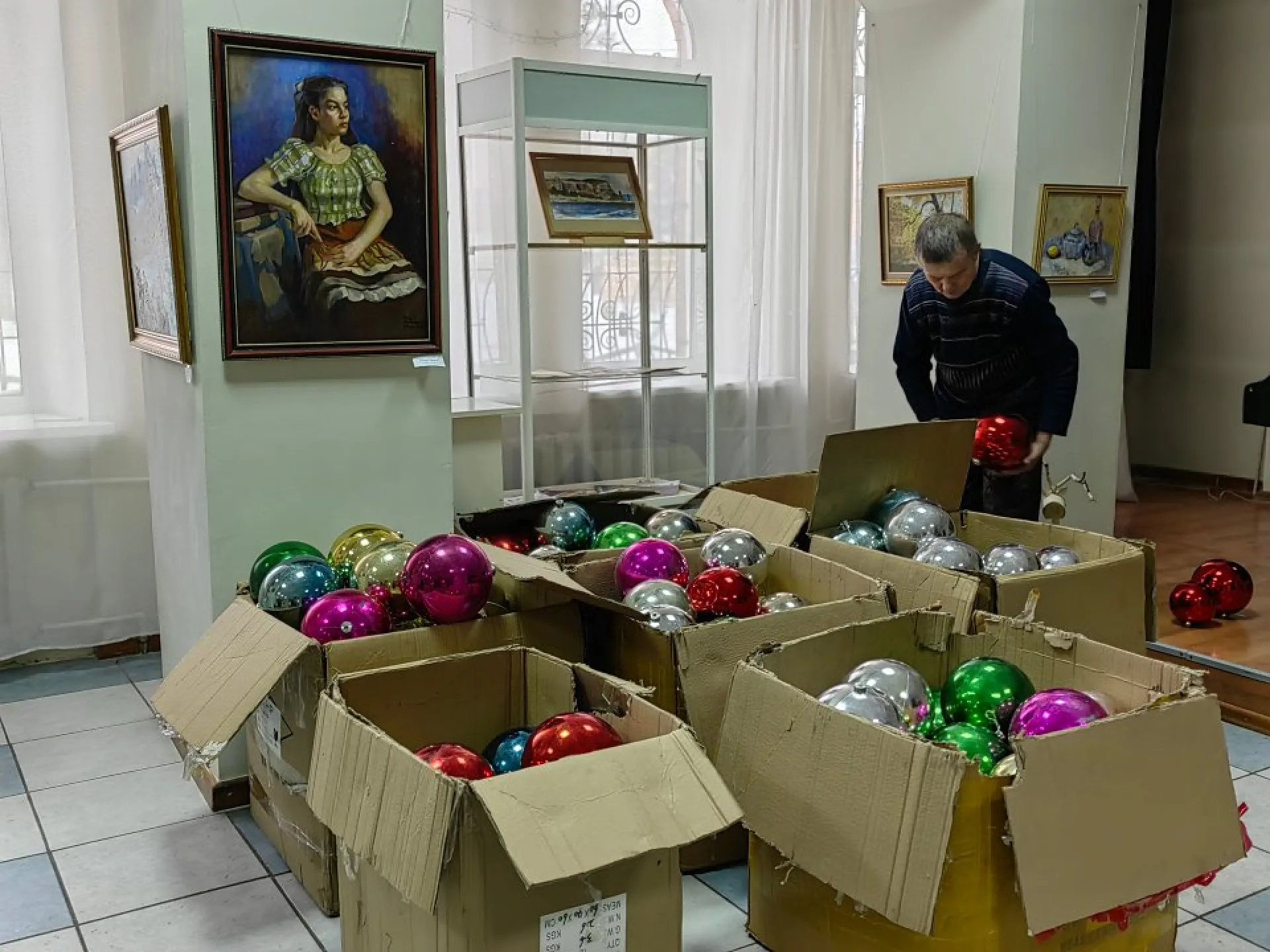 Главную городскую ёлку начали наряжать в Рубцовске