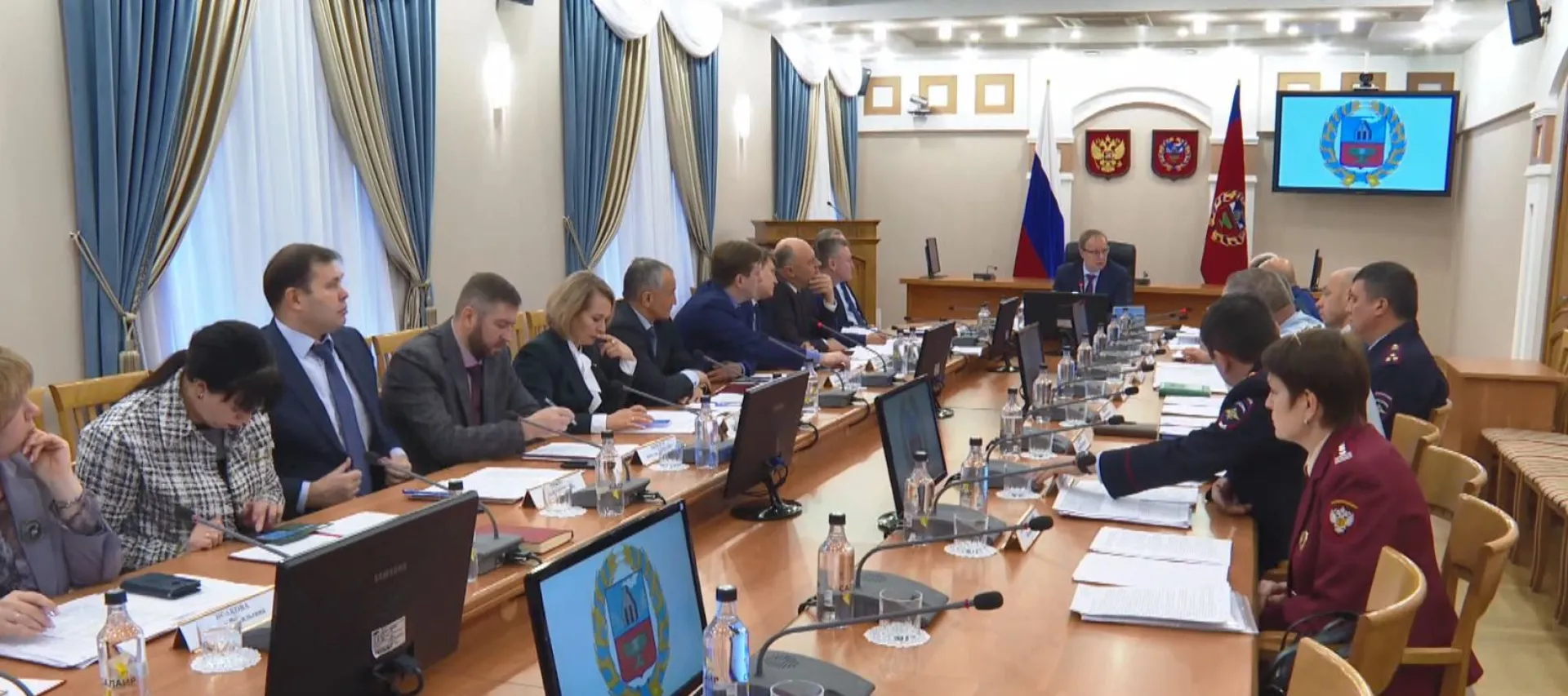 Губернатор Алтайского края провел заседание антинаркотической комиссии