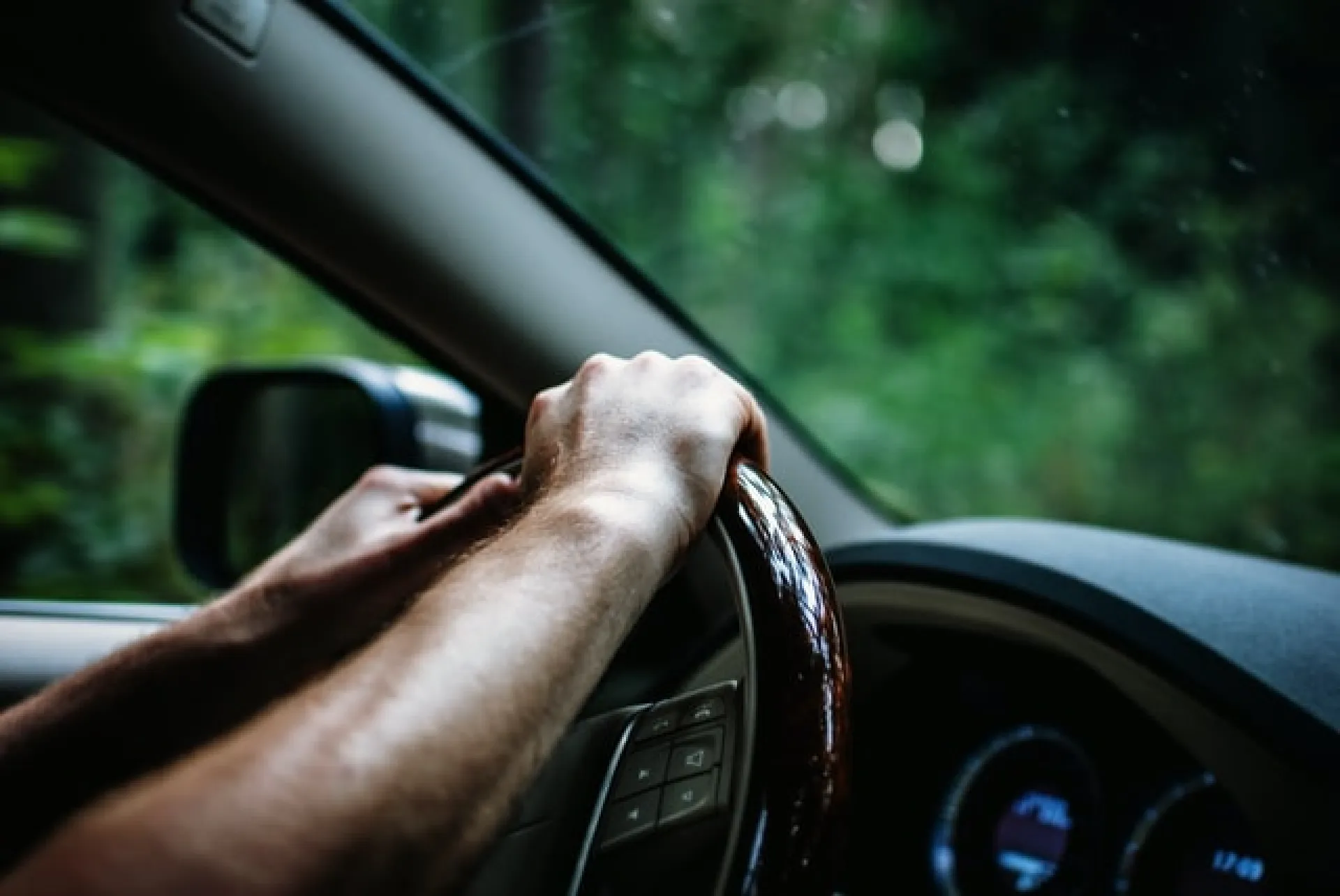 В Рубцовске полицейские задержали по горячим следам угонщика автомобиля В Рубцовске полицейские задержали по горячим следам угонщика автомобиля