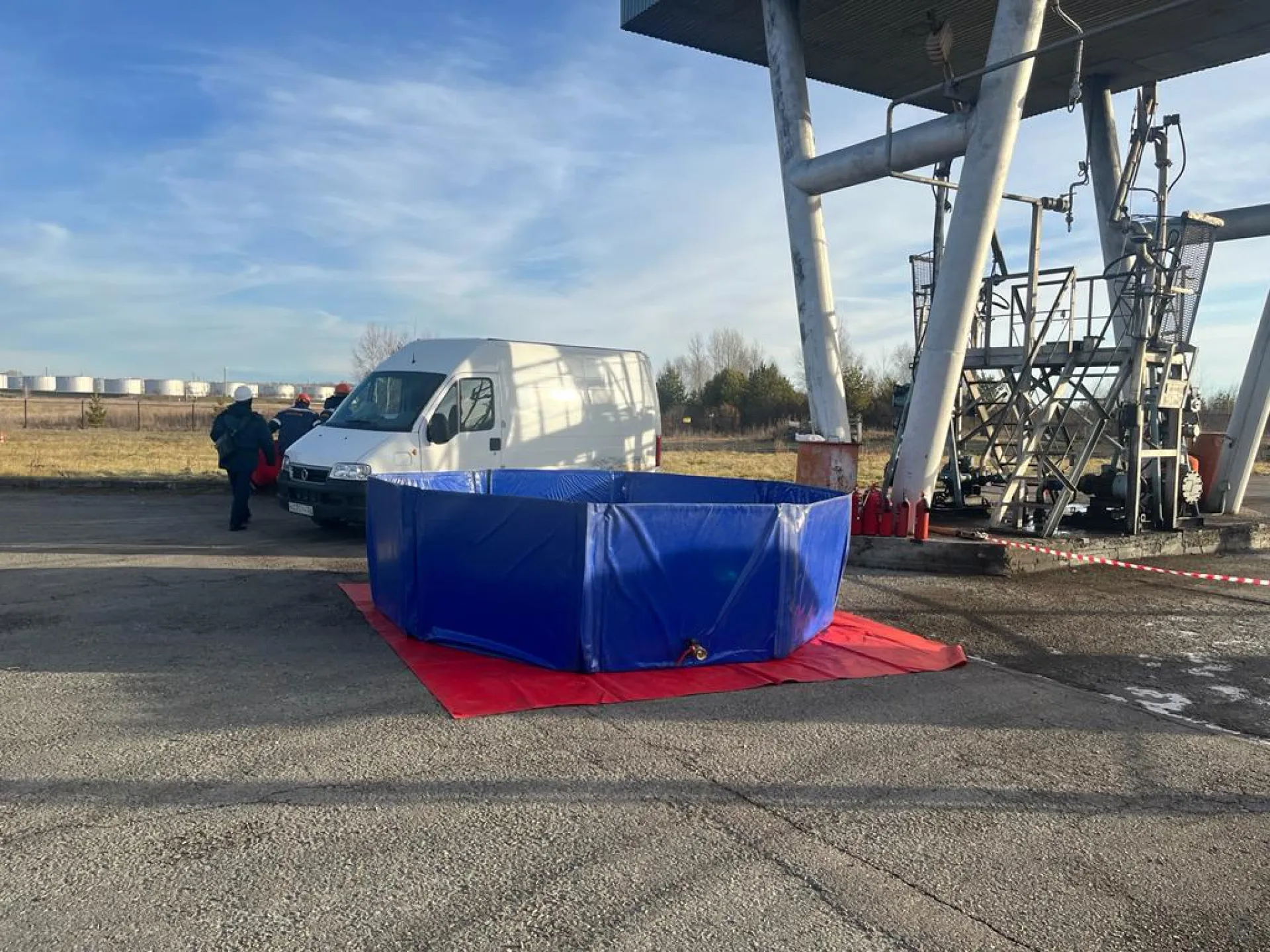 Учения по ликвидации аварийного розлива нефтепродуктов прошли в Барнауле Учения по ликвидации аварийного розлива нефтепродуктов прошли в Барнауле